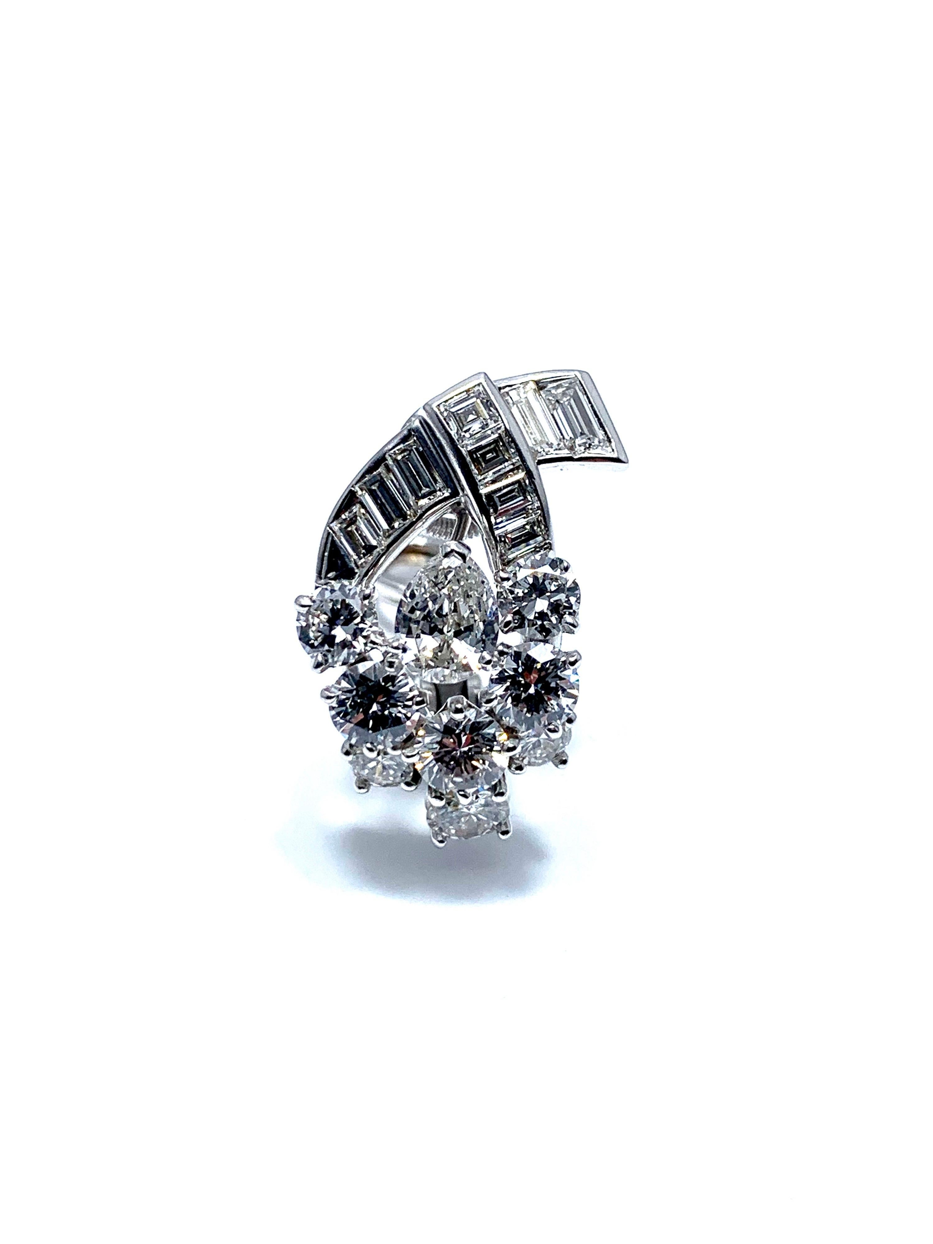 5.32 Carat Diamond and Platinum Clip Earrings For Sale 1