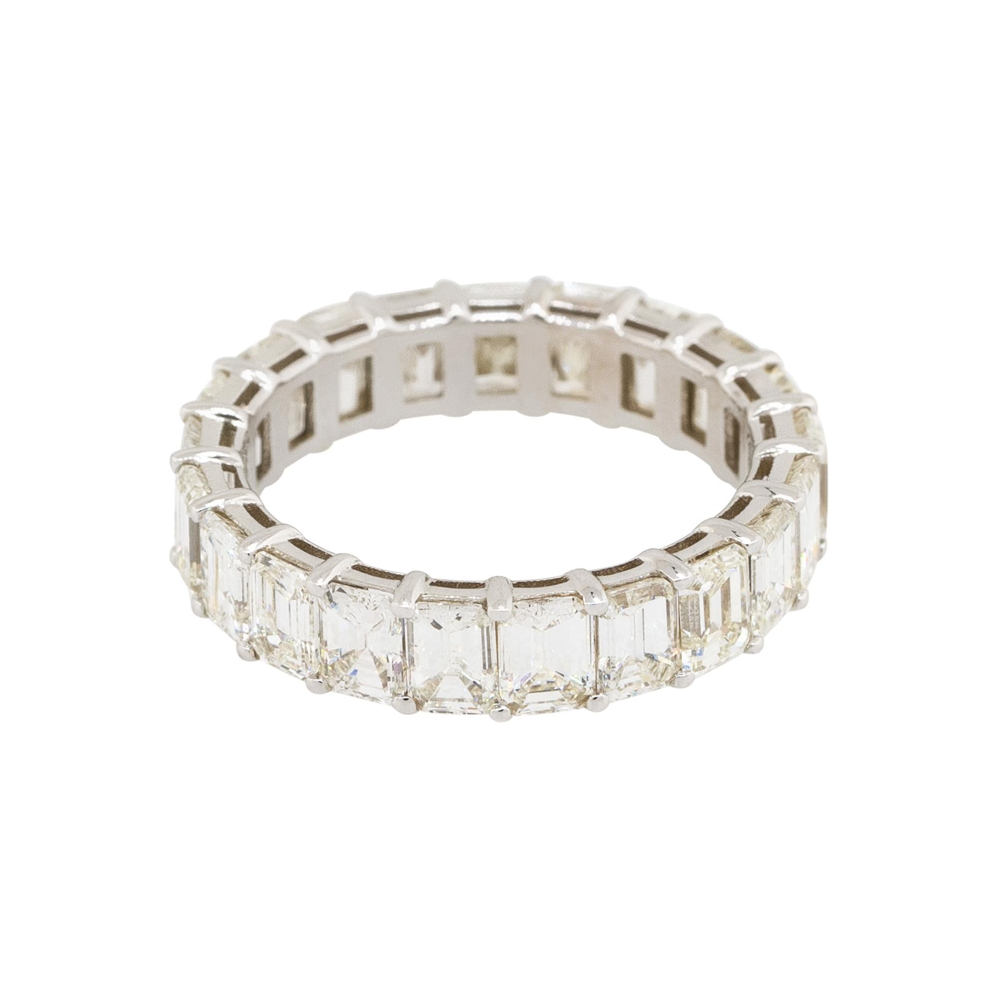 Alliance pour l'éternité en diamant taille émeraude 5.32 Carat 18 Karat En stock en vente 2