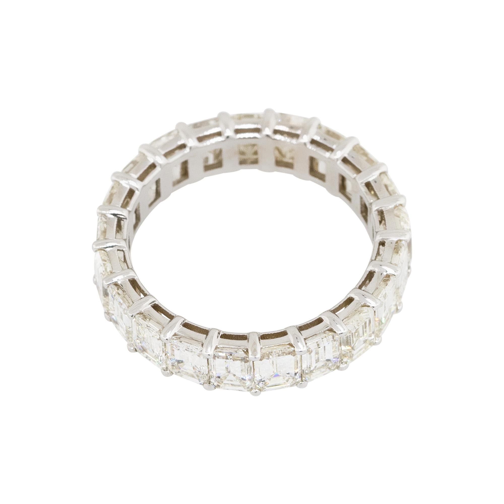 Alliance pour l'éternité en diamant taille émeraude 5.32 Carat 18 Karat En stock en vente 3