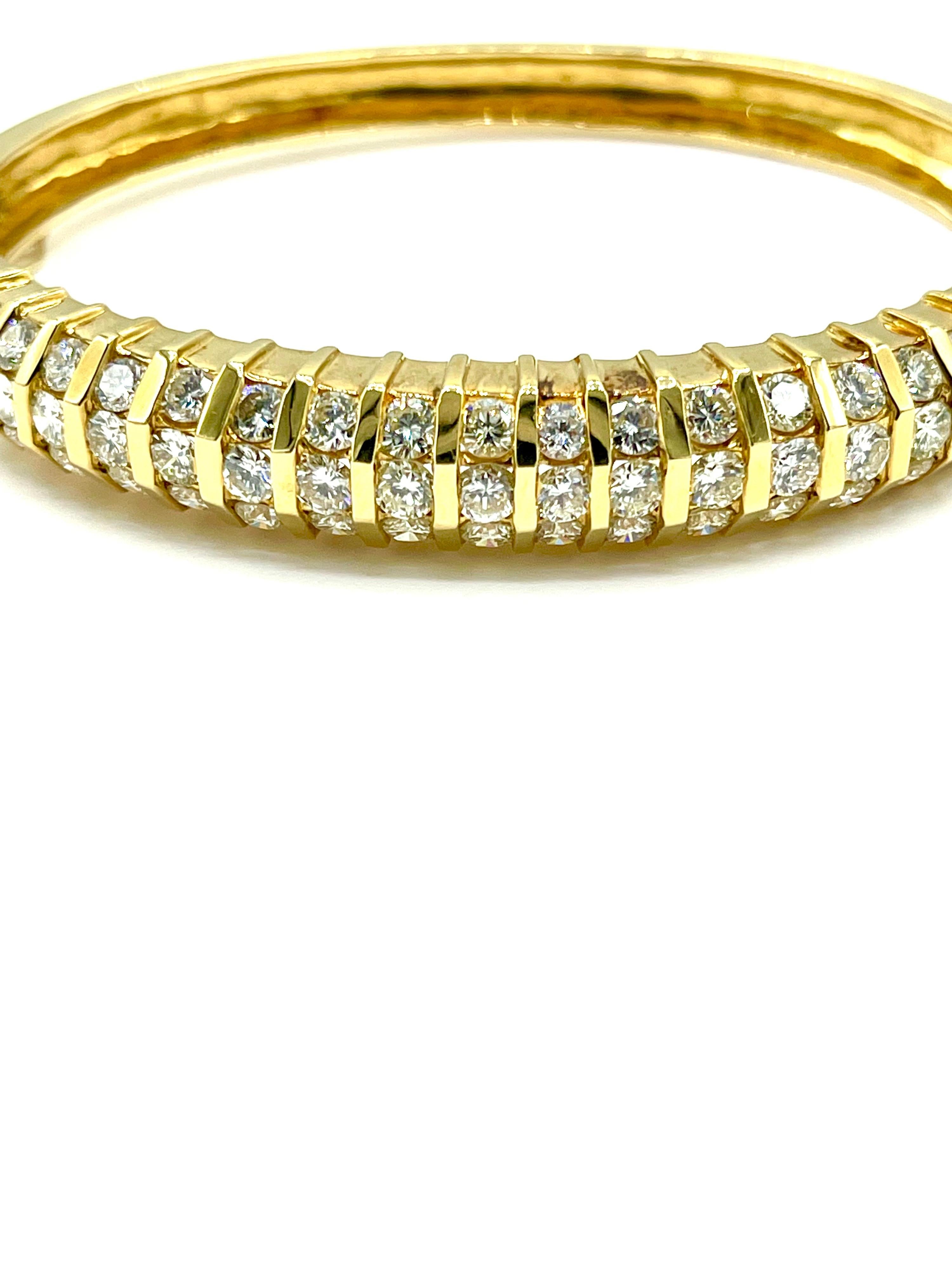 Rétro Bracelet jonc en or jaune avec diamants ronds et brillants de 5,32 carats en vente
