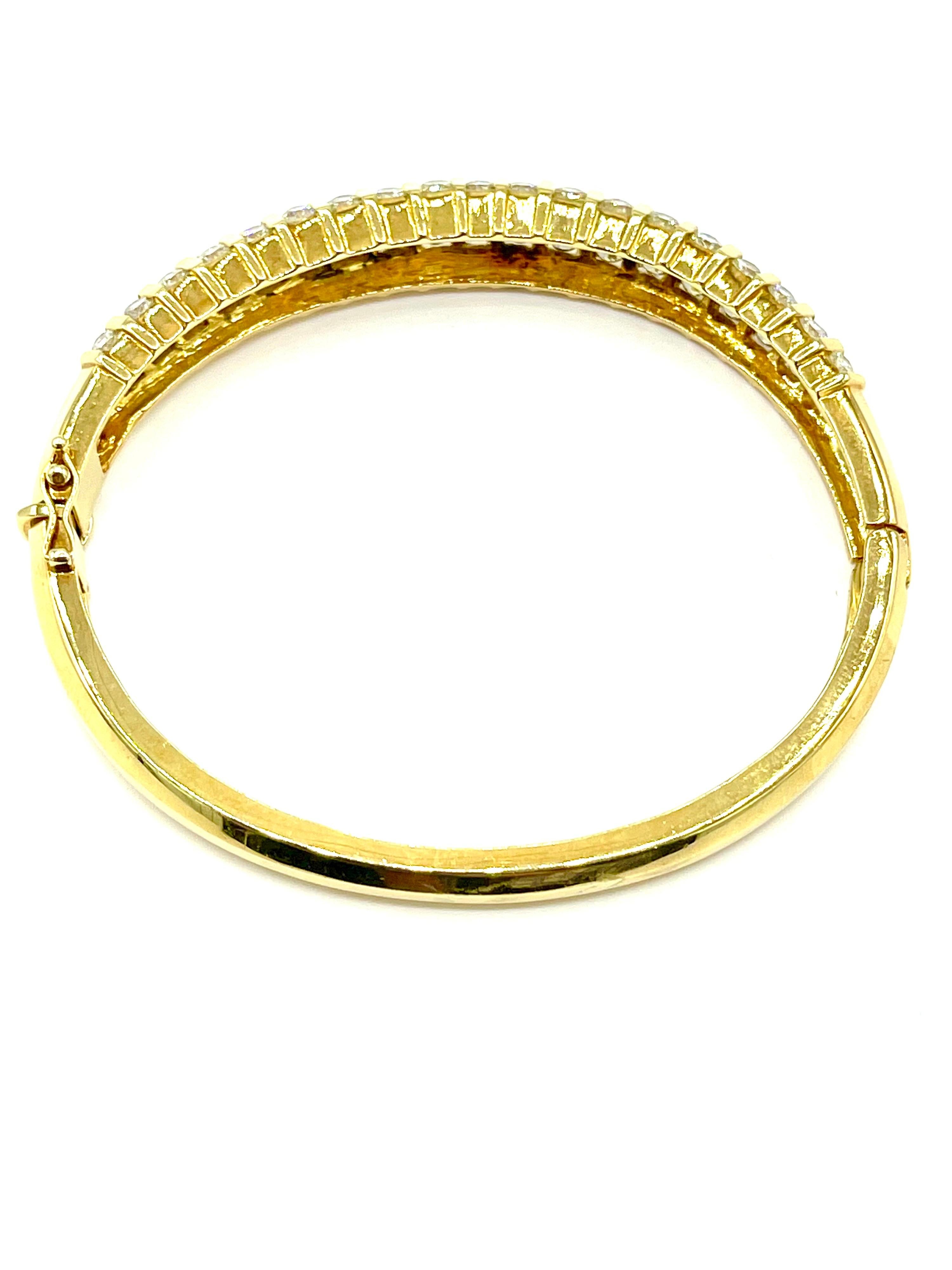 Bracelet jonc en or jaune avec diamants ronds et brillants de 5,32 carats Excellent état - En vente à Chevy Chase, MD