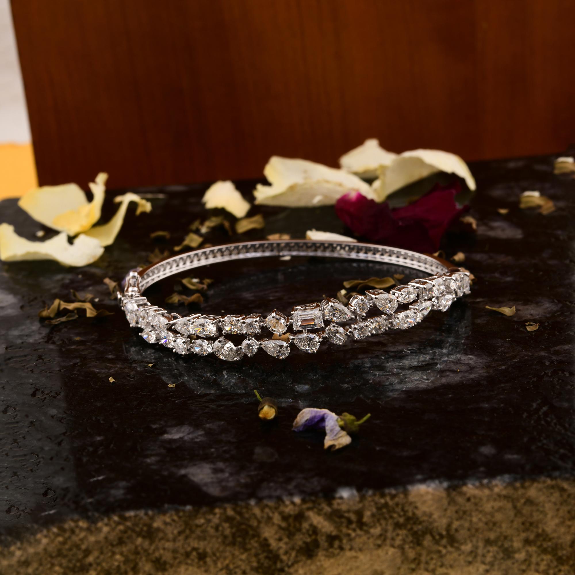 5,32 Carati SI Chiarezza HI Colore Diamante Bracciale Curva Oro Bianco 18 Carati in vendita 1