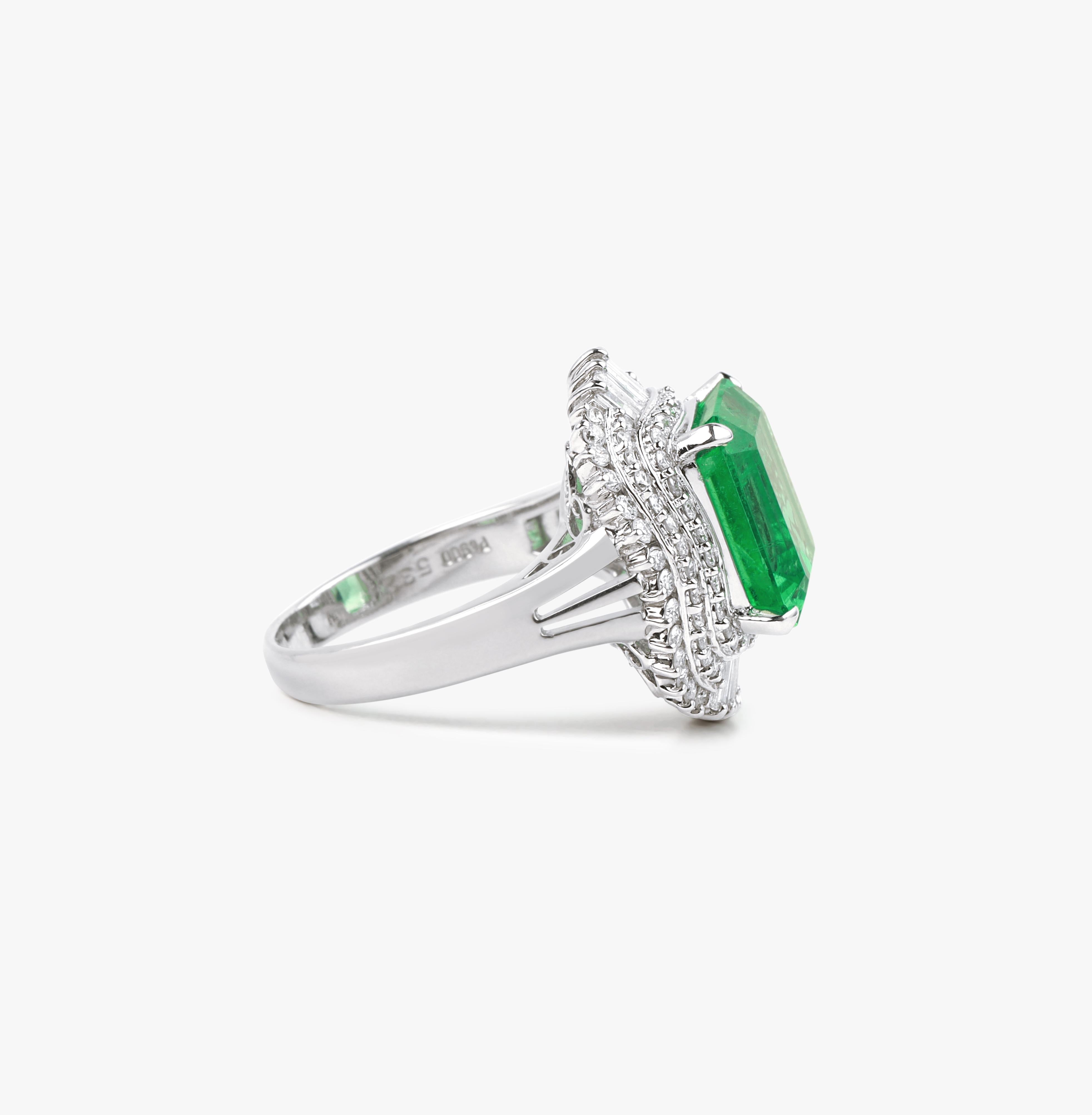 Art Deco 5.32 Carats Colombian Emerald Diamond IGI Certified Cocktail Ring in Platinum For Sale