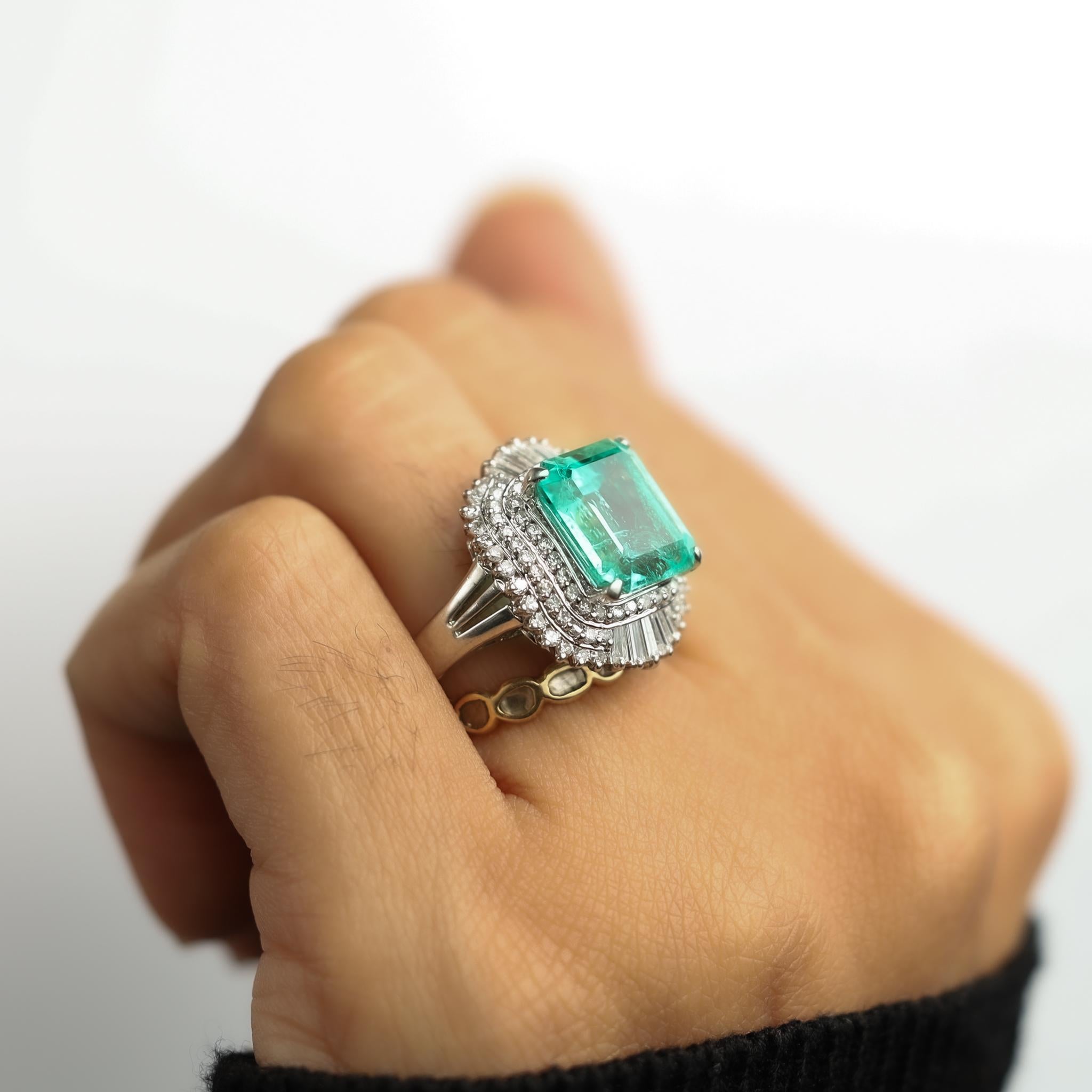 5.32 Carats Colombian Emerald Diamond IGI Certified Cocktail Ring in Platinum For Sale 4