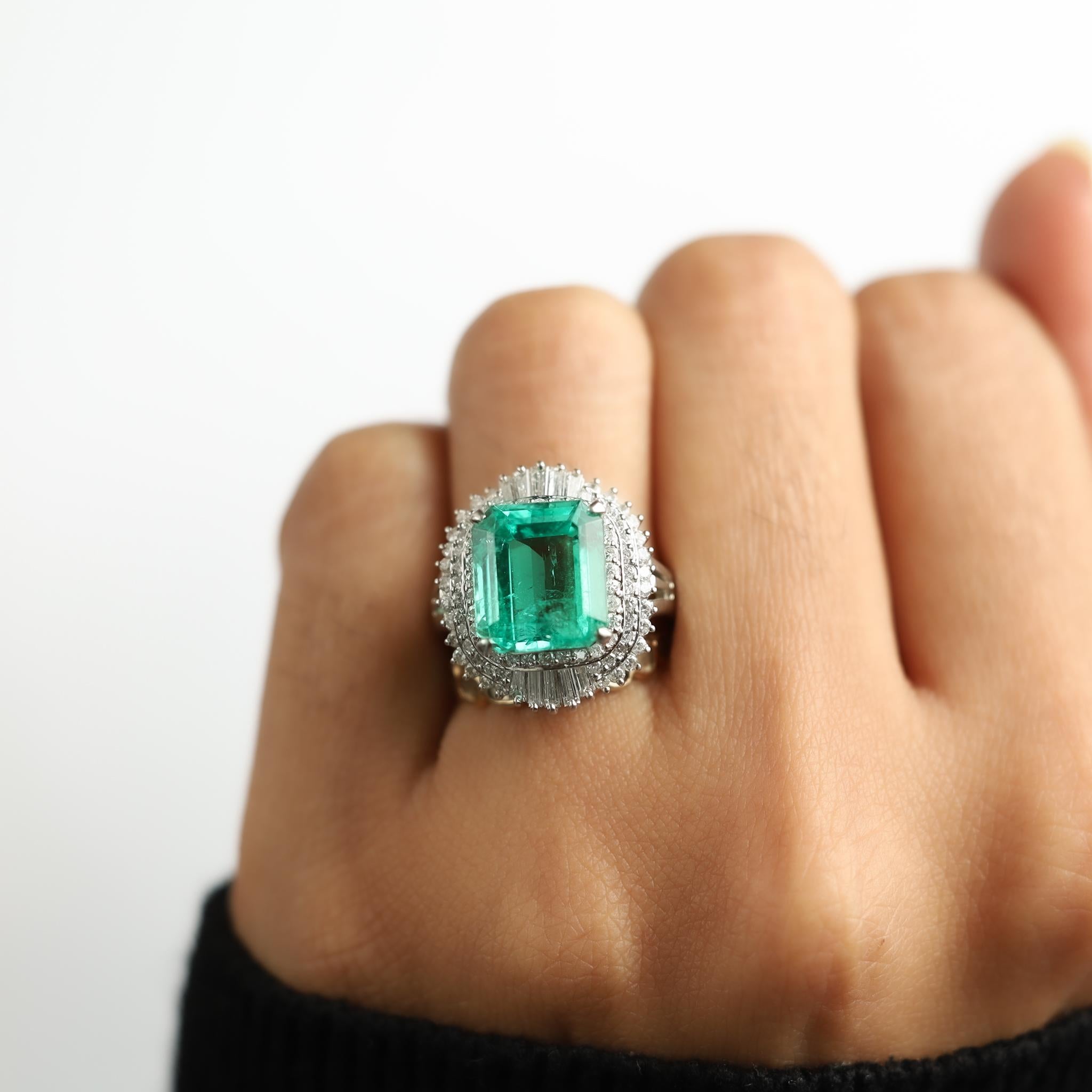 5.32 Carats Colombian Emerald Diamond IGI Certified Cocktail Ring in Platinum For Sale 5