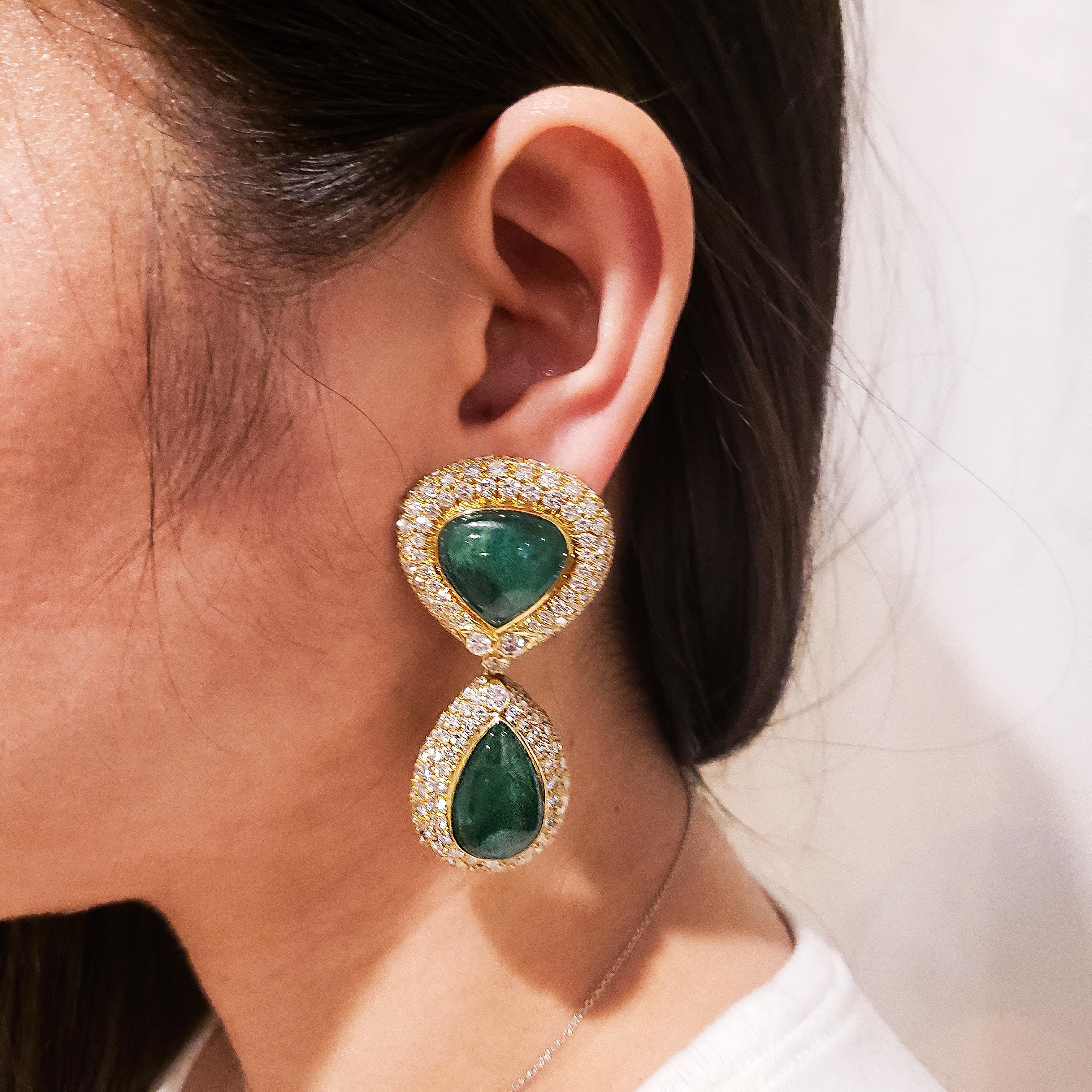 Orecchini a goccia staccabili con smeraldo e diamante da 53,25 carati cabochon In condizioni buone in vendita a New York, NY