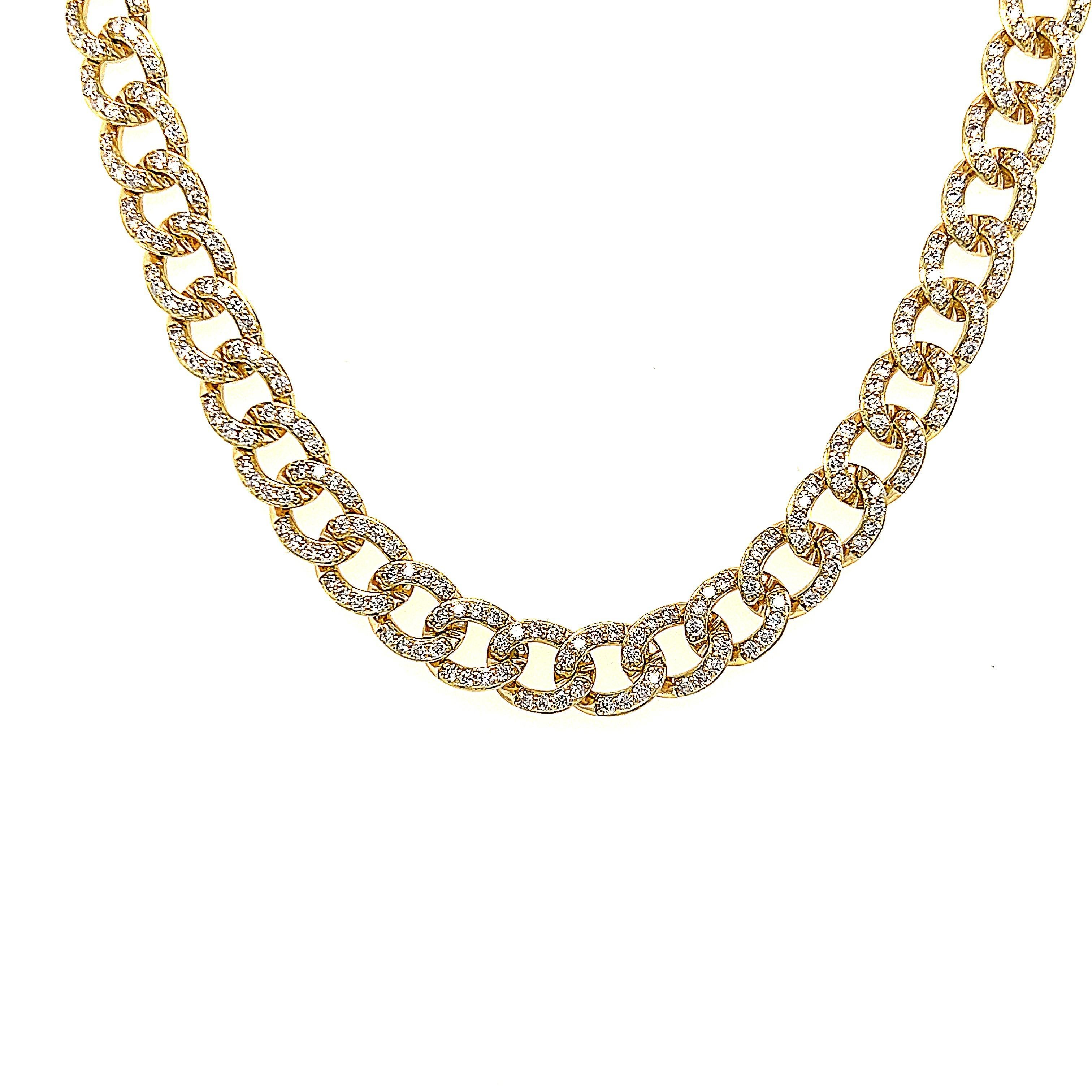 Collier moderne à maillons cubains en diamant.
653 diamants ronds, 5,32 carats au total. Couleur F/G et pureté SI. Or jaune 18k, 29.54 grammes, et 17 pouces.
Sur demande, une évaluation à jour par un GIA G.G. est fournie après l'achat. Veuillez nous
