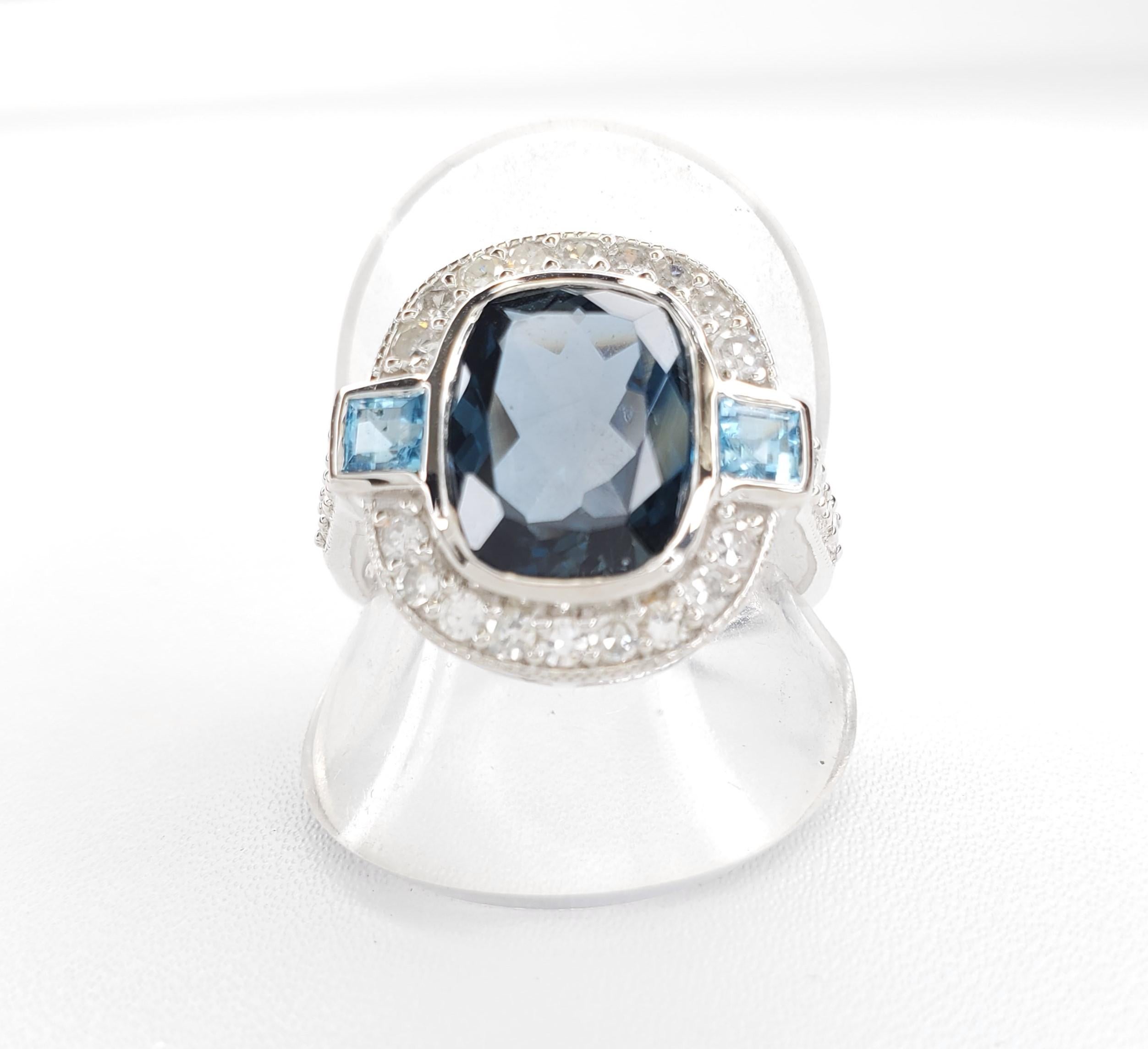5.32cttw London and White Diamond Blue Topaz Sterling Silver Ring In New Condition For Sale In Great Neck, NY