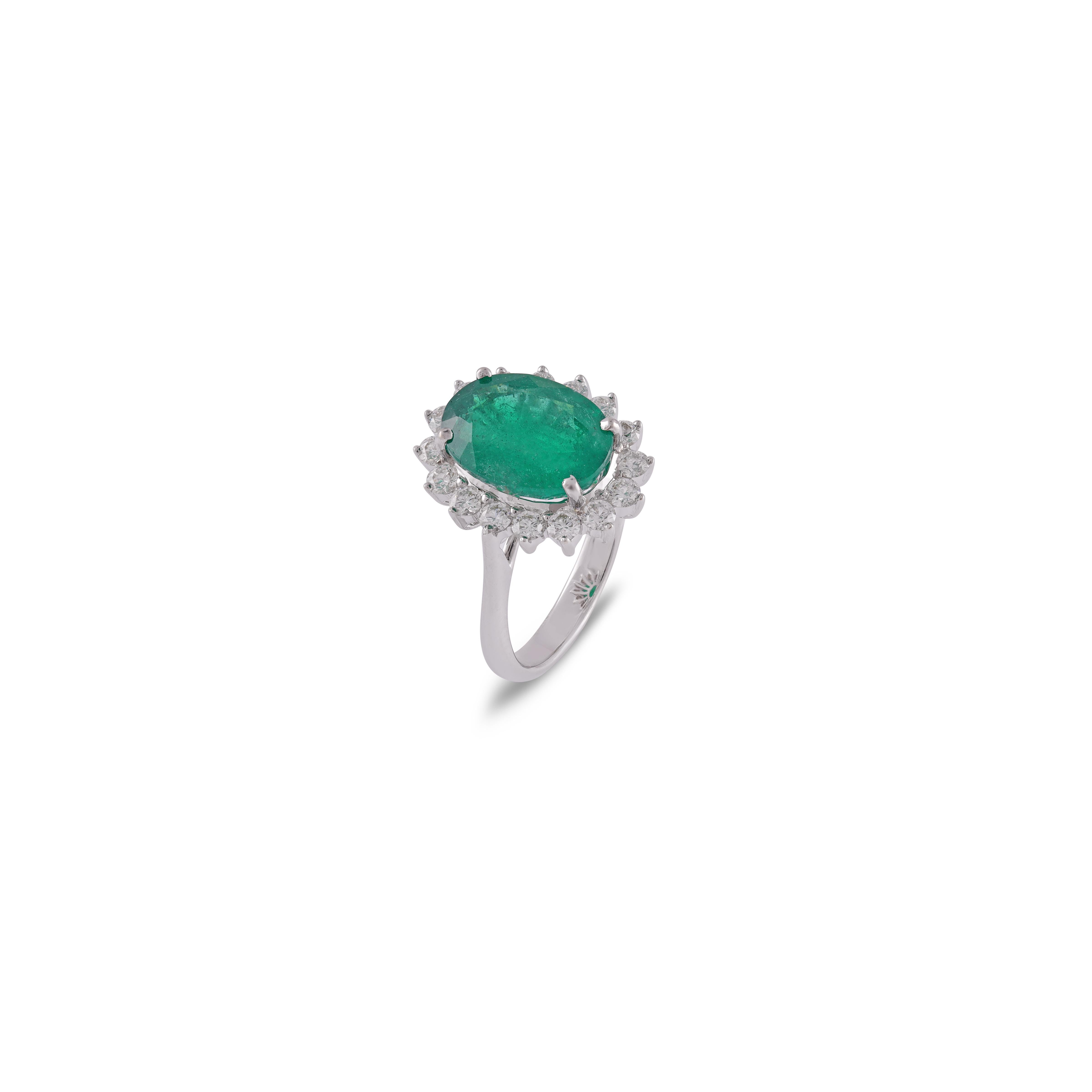 Oval Cut 5.33 Carat Clear Zambian Emerald & Diamond Cluster Ring in 18K White  Gold For Sale