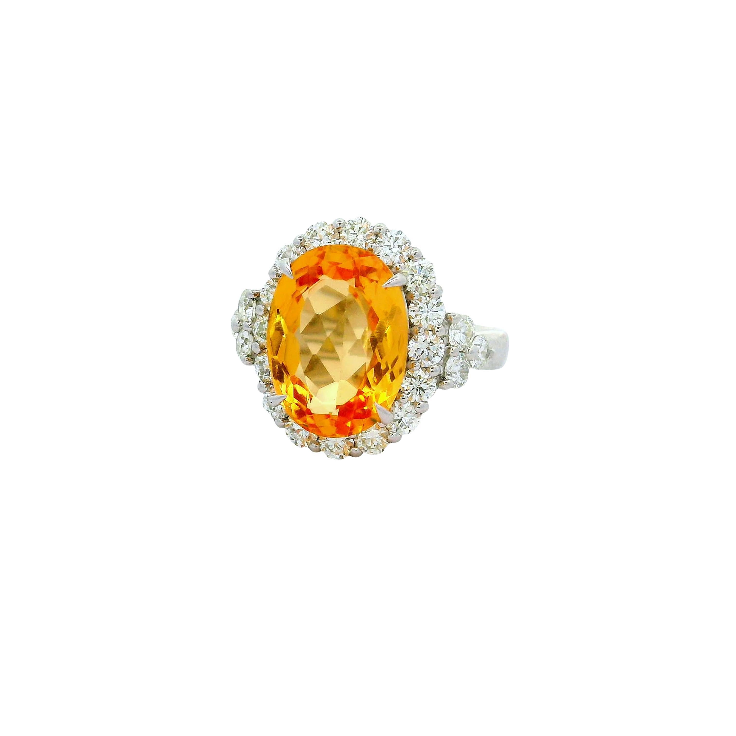 Contemporaneo Anello di platino con diamante aureolato di 5,33 carati con topazio imperiale in vendita
