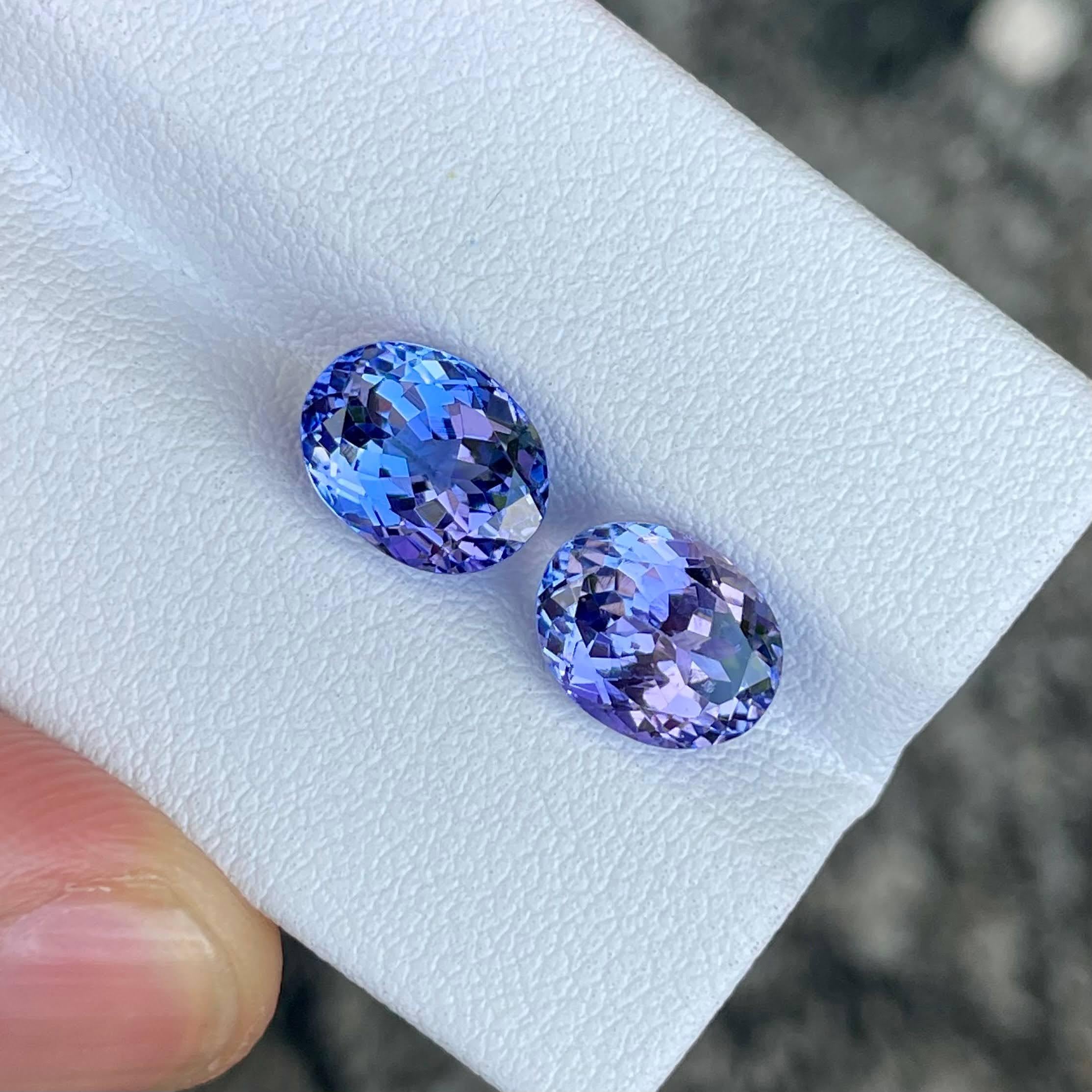Weight 5.33 carats 
Dimensions 9.2x7.1x5.5 mm
Treatment Heated 
Origin Tanzania 
Clarity eye clean 
Shape oval 
Cut Faceted 



This exquisite pair of blue tanzanite gemstones weighs a total of 5.33 carats and showcases a captivating deep blue hue,