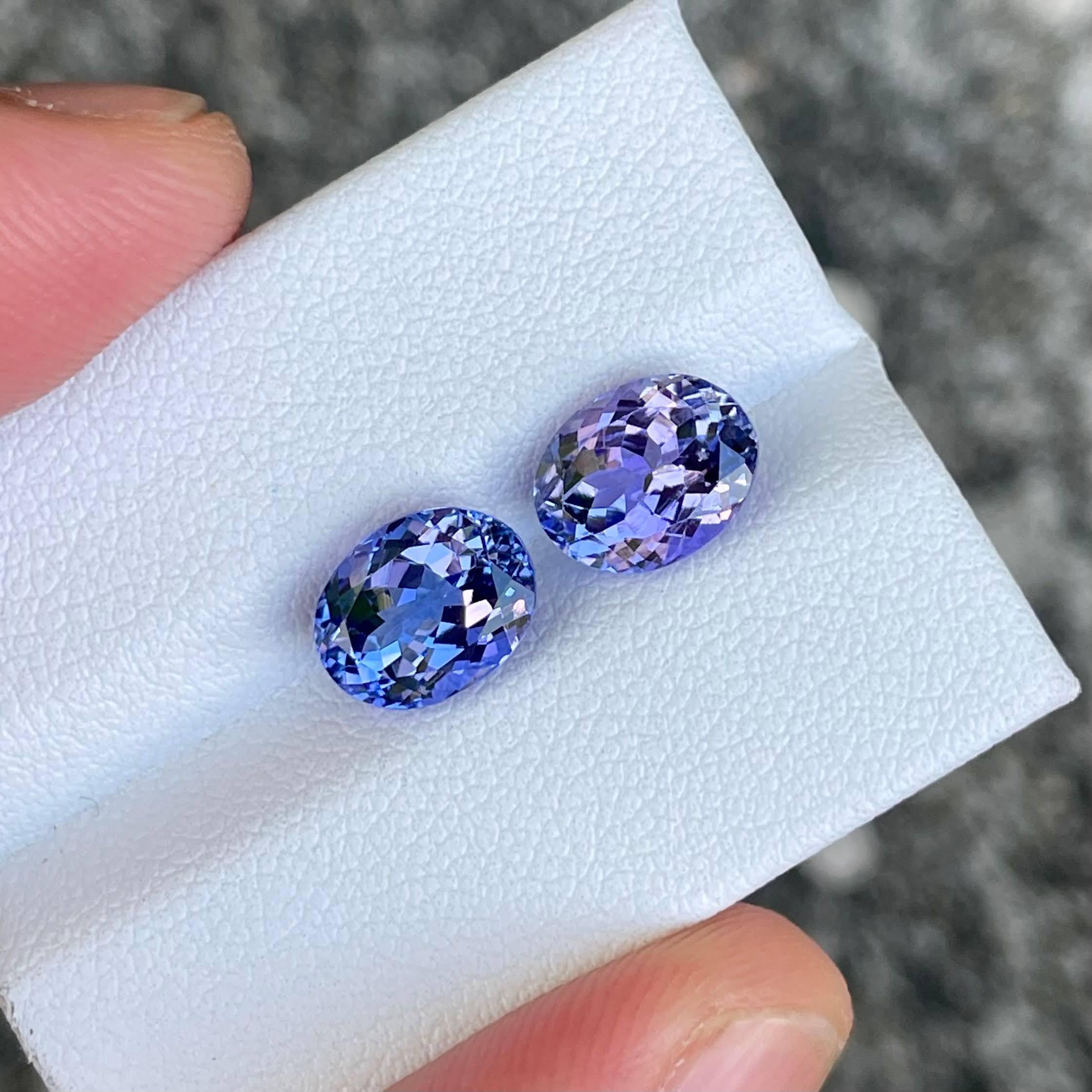 Modern 5.33 carats Blue Tanzanite Stone Pair Oval Shaped Tanzanian Gemstone For Sale