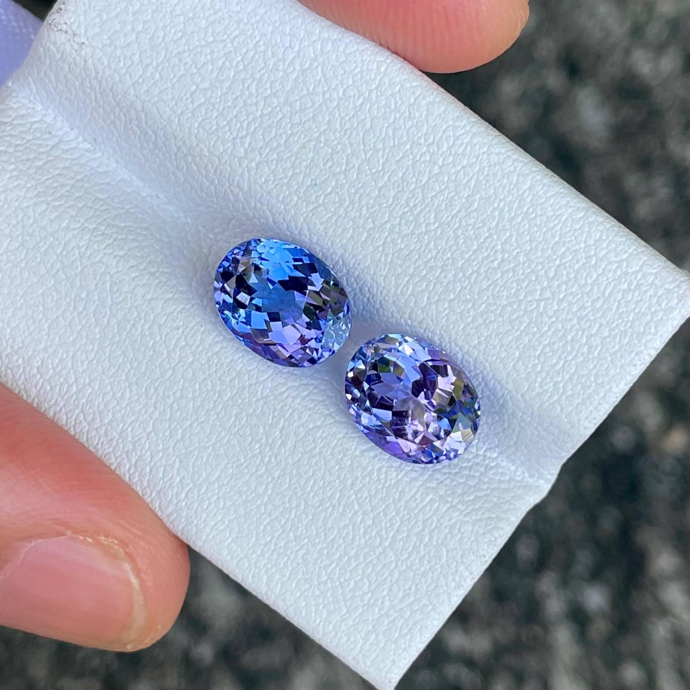 5.33 carats Blue Tanzanite Stone Pair Oval Shaped Tanzanian Gemstone In New Condition For Sale In Bangkok, TH