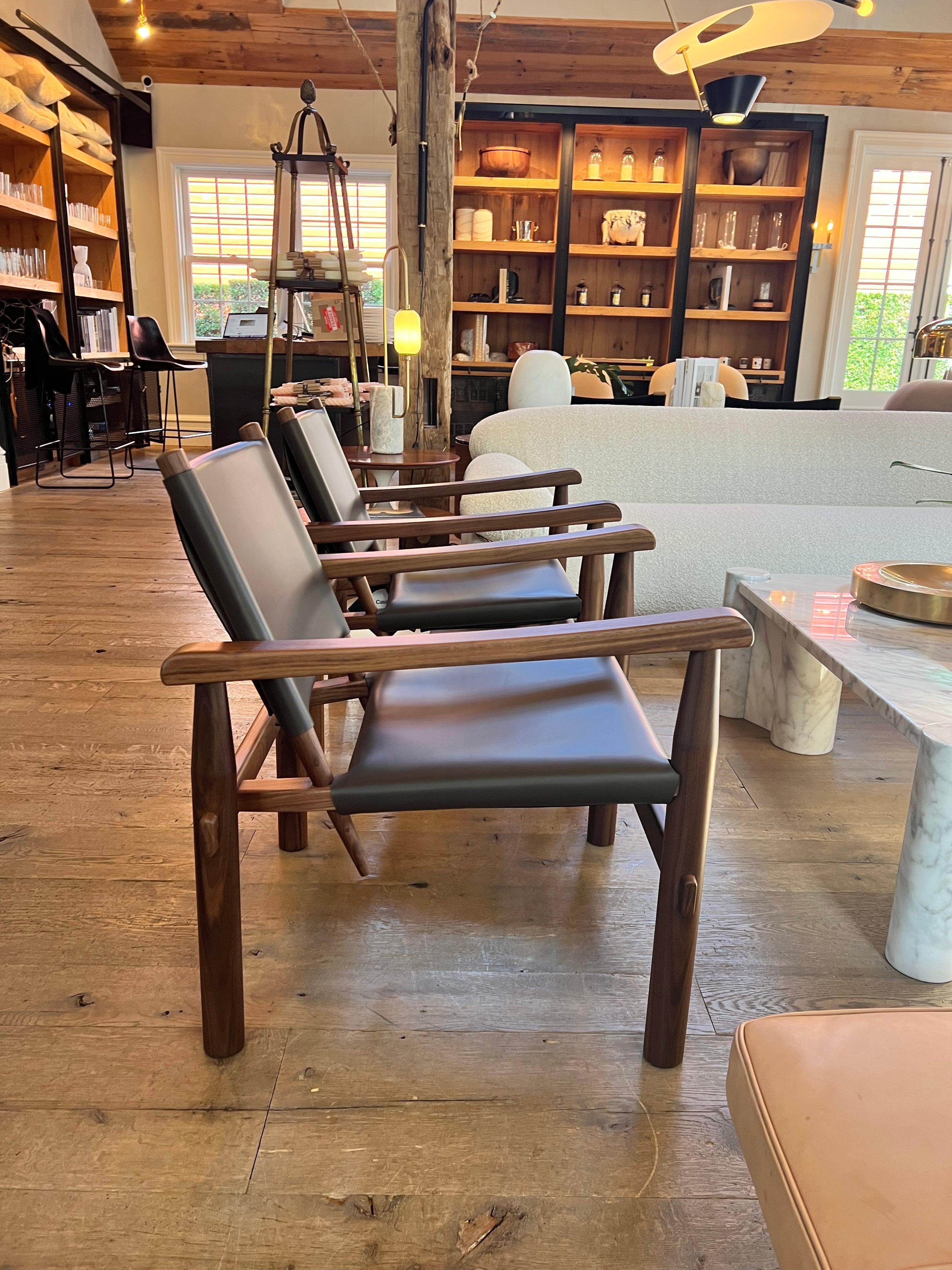 The 533 Doron Hotel Indoor by Cassina is a modern and functional piece of furniture. It is designed to maximize comfort and create an inviting atmosphere in any room. With its bright colors and comfortable seating, it is sure to be a stunning