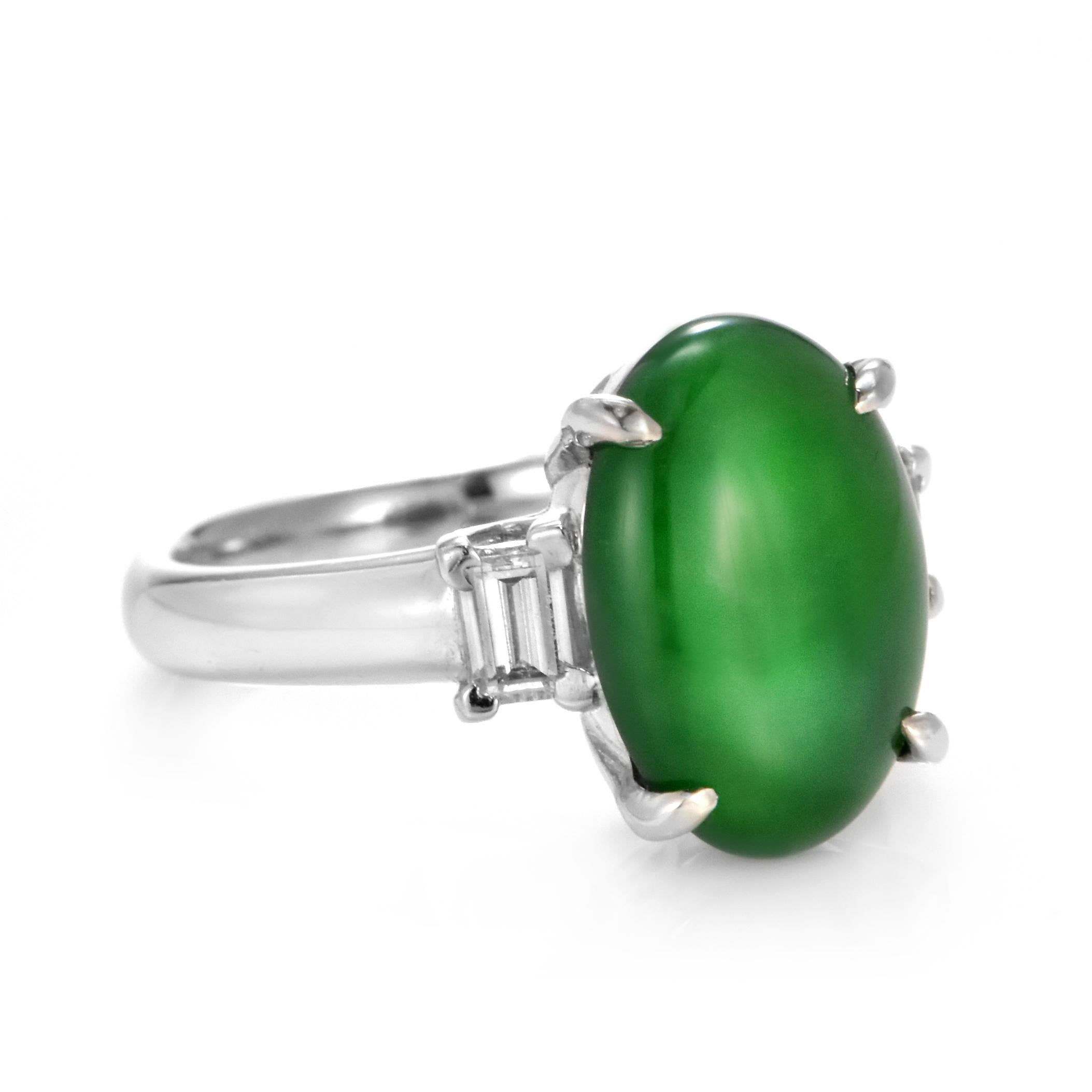5.336 Carat Natural Type A Jade and Diamond Three Stone Ring Made in Platinum In New Condition For Sale In Tokyo, JP