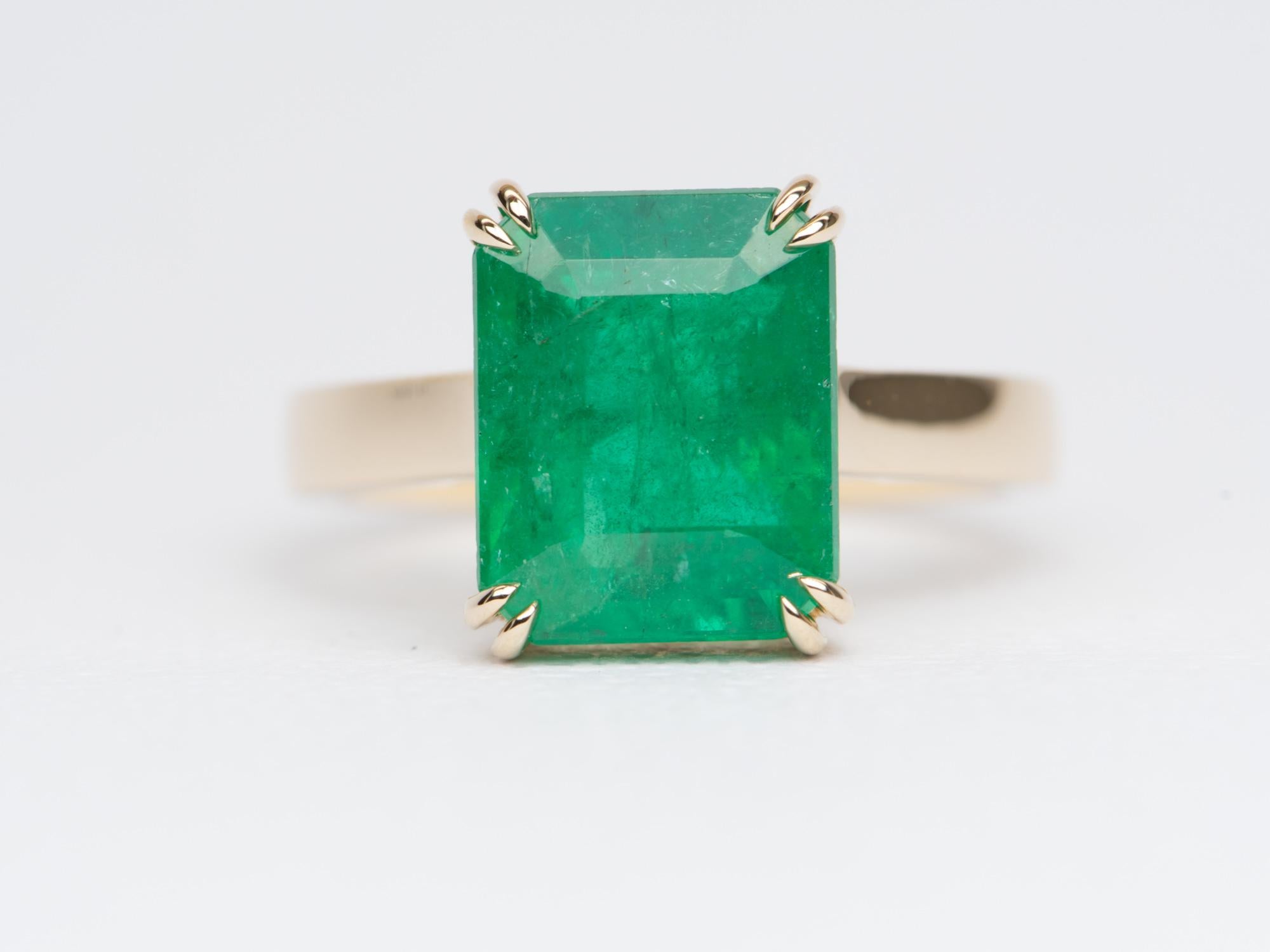 ♥A solid 14K yellow gold ring set with a stunning emerald in the center with double claw prongs
♥ Gorgeous green color!
♥ The item measures 12.1mm in length, 9.9mm in width, and stands 7.8mm from the finger

♥ US Size 7 (Free resizing up or down 1