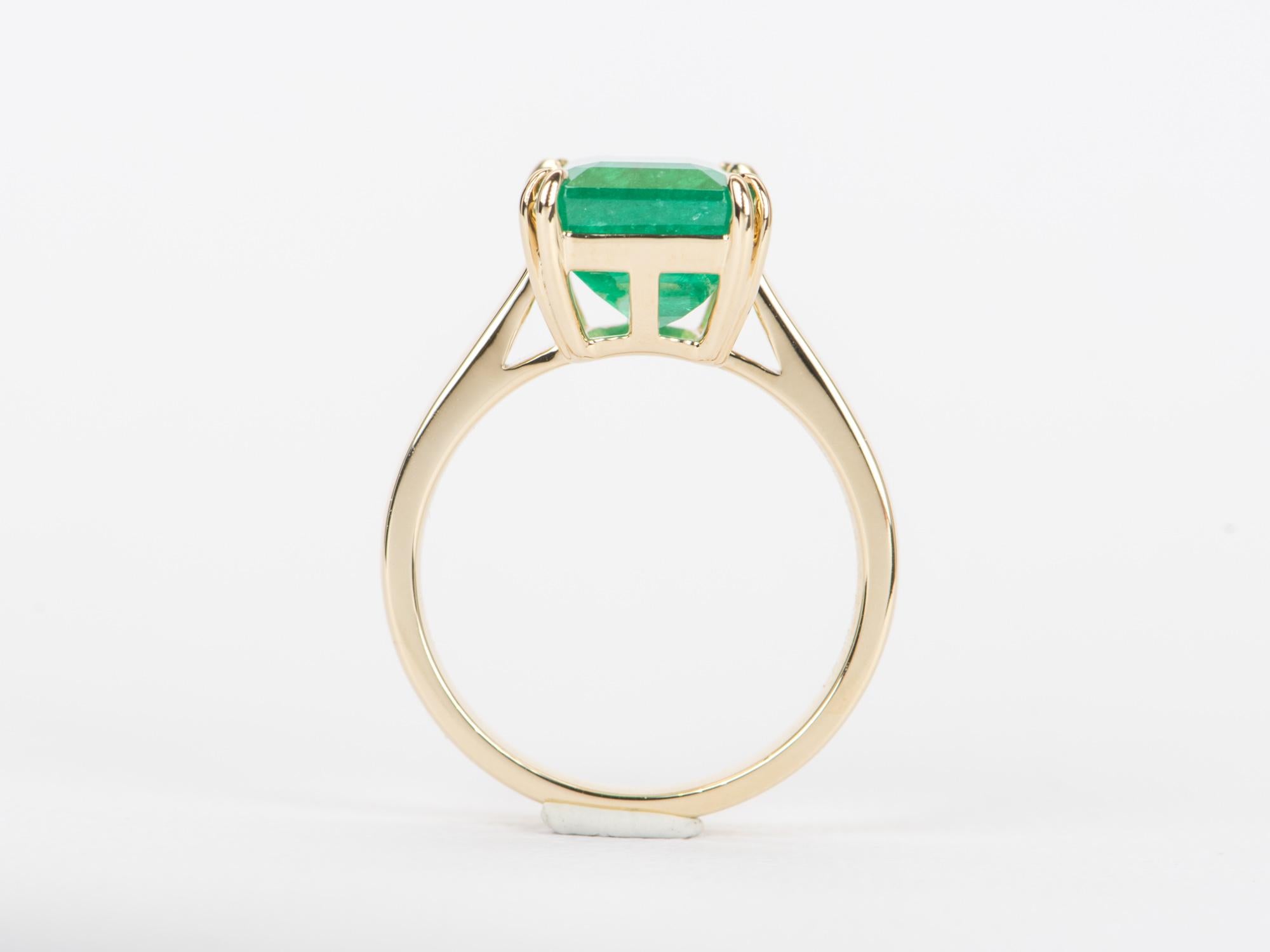 Statement-Ring aus 14K Gelbgold mit 5,33 Karat Smaragd R6348 im Zustand „Neu“ im Angebot in Osprey, FL