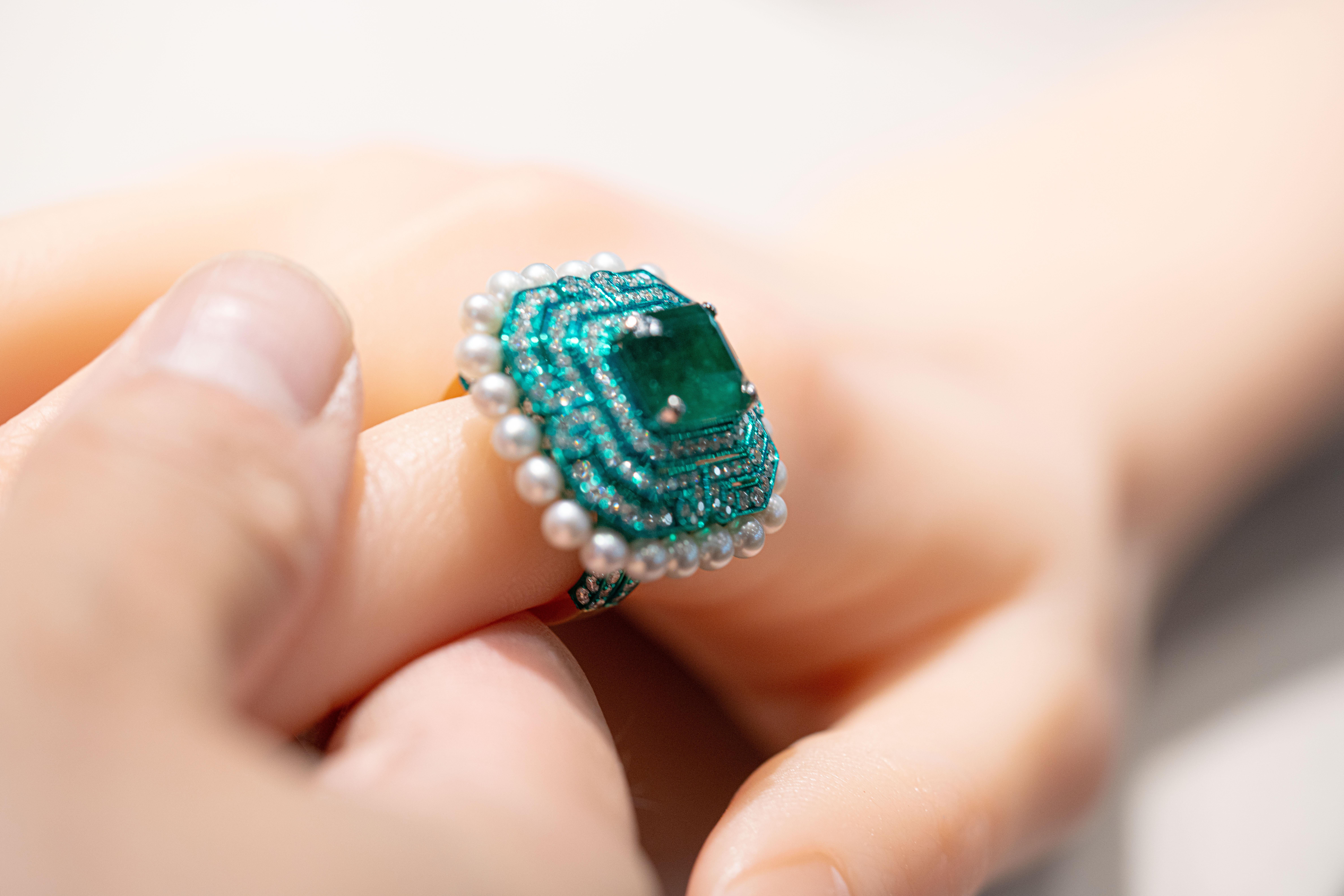 5.34 Carat Emerald & White Pearl & Diamond Ring, 18K Gold, Austy Lee For Sale 2