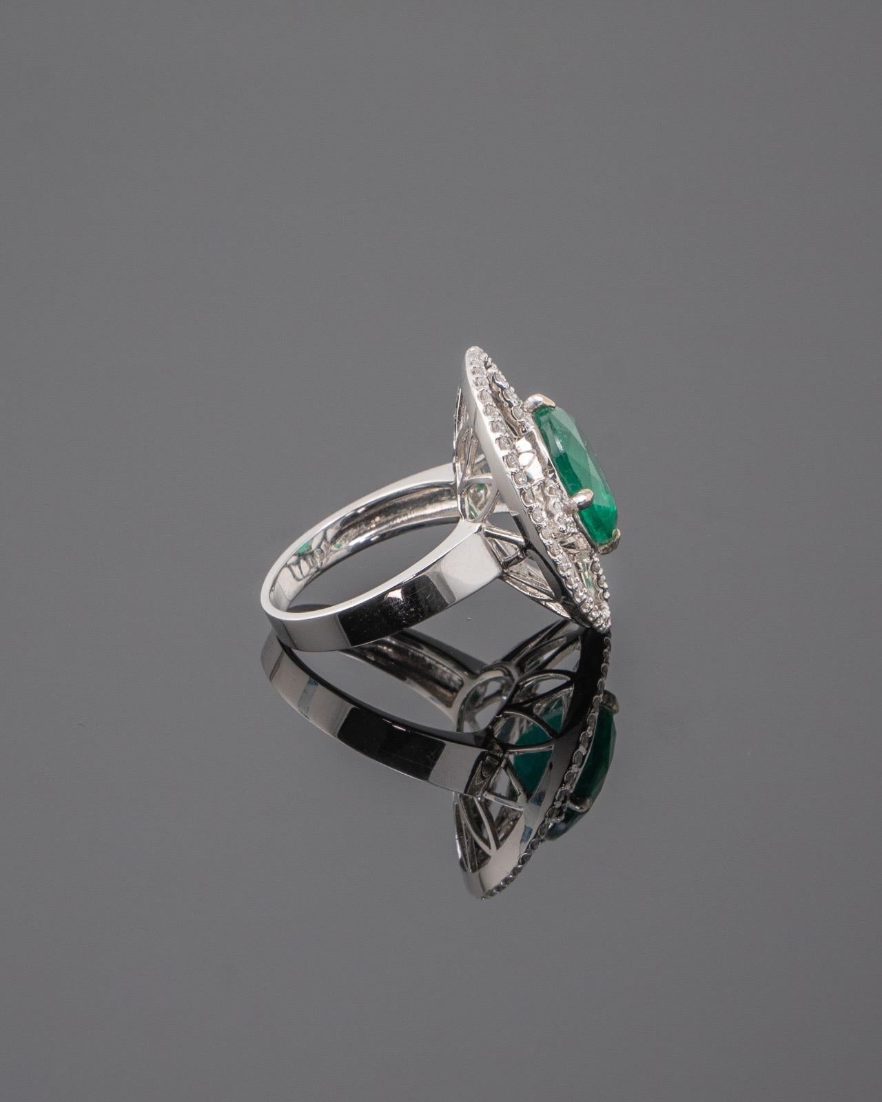 Round Cut 5.34 Carat Round Emerald and Diamond Cocktail Ring For Sale