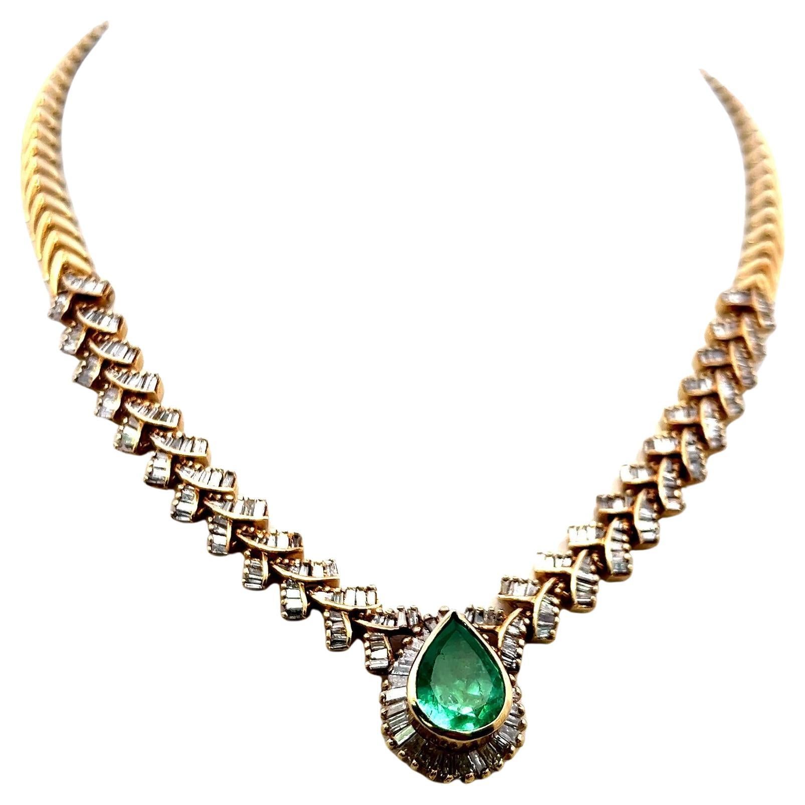 Collar de esmeralda pera de 5,34 ct con diamantes J-I de 6,40 ct en oro amarillo de 14 quilates en venta