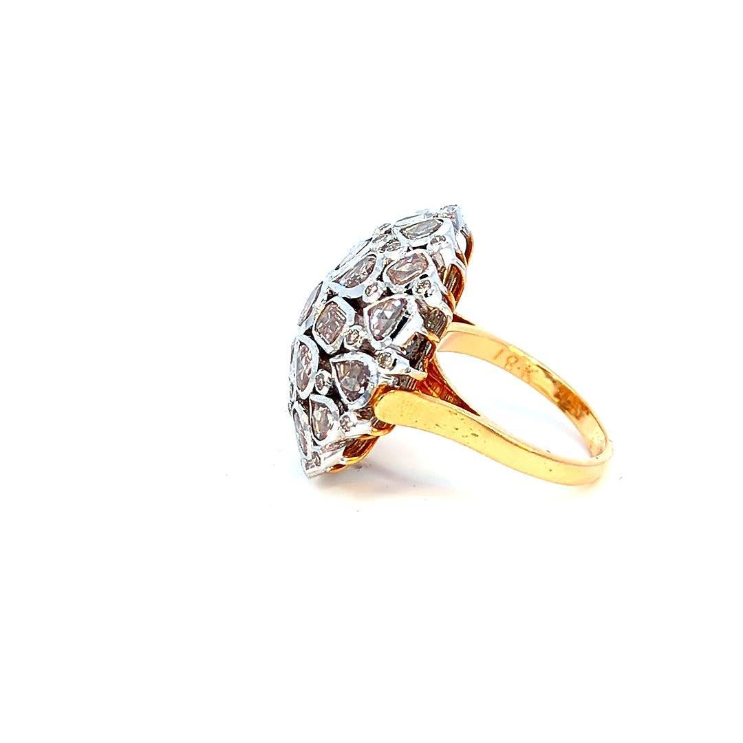 Moderne Bague en or 18 carats avec 5,35 carats de diamants en grappe en vente