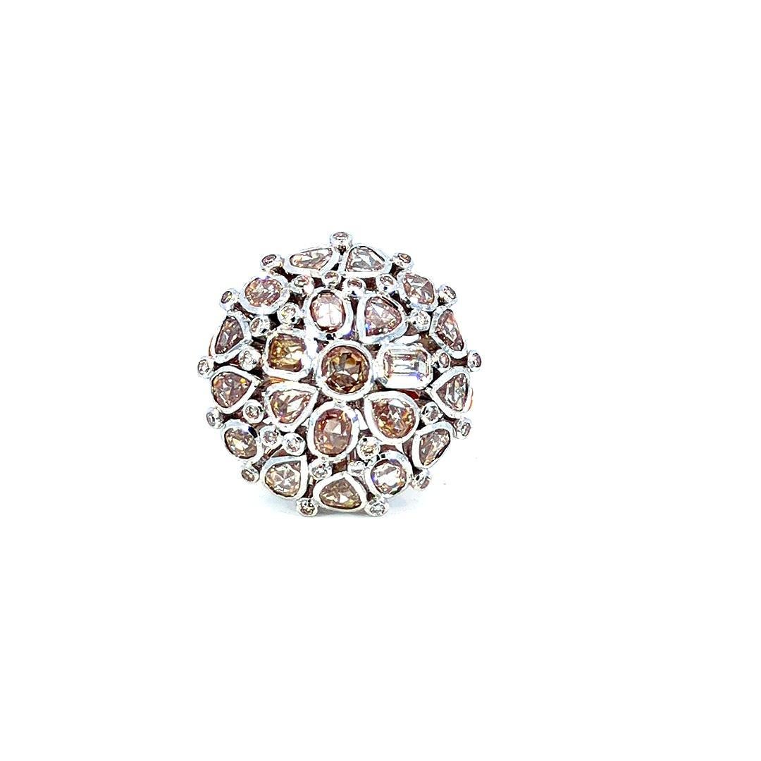 Bague en or 18 carats avec 5,35 carats de diamants en grappe Pour femmes en vente