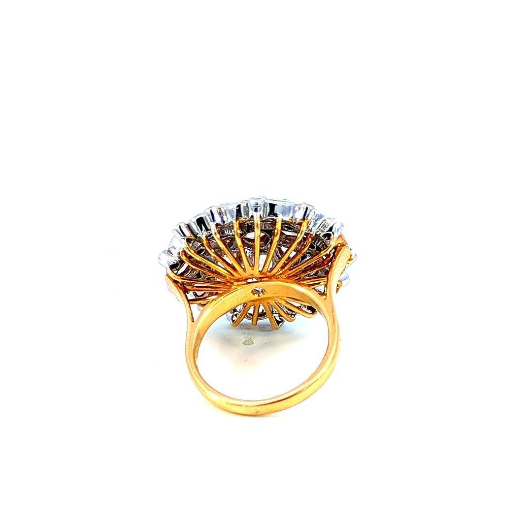 Bague en or 18 carats avec 5,35 carats de diamants en grappe en vente 2