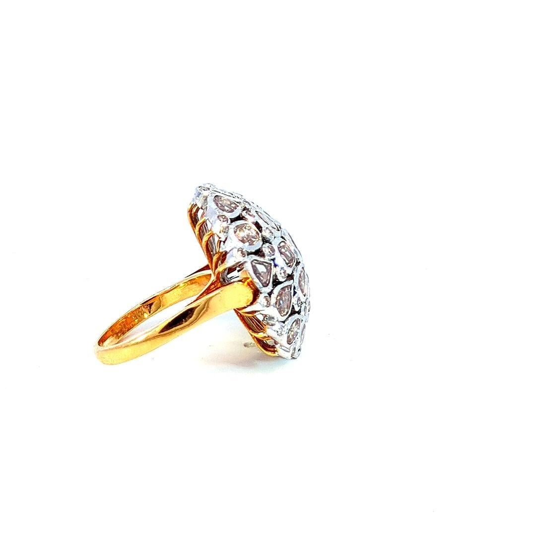 Bague en or 18 carats avec 5,35 carats de diamants en grappe en vente 3