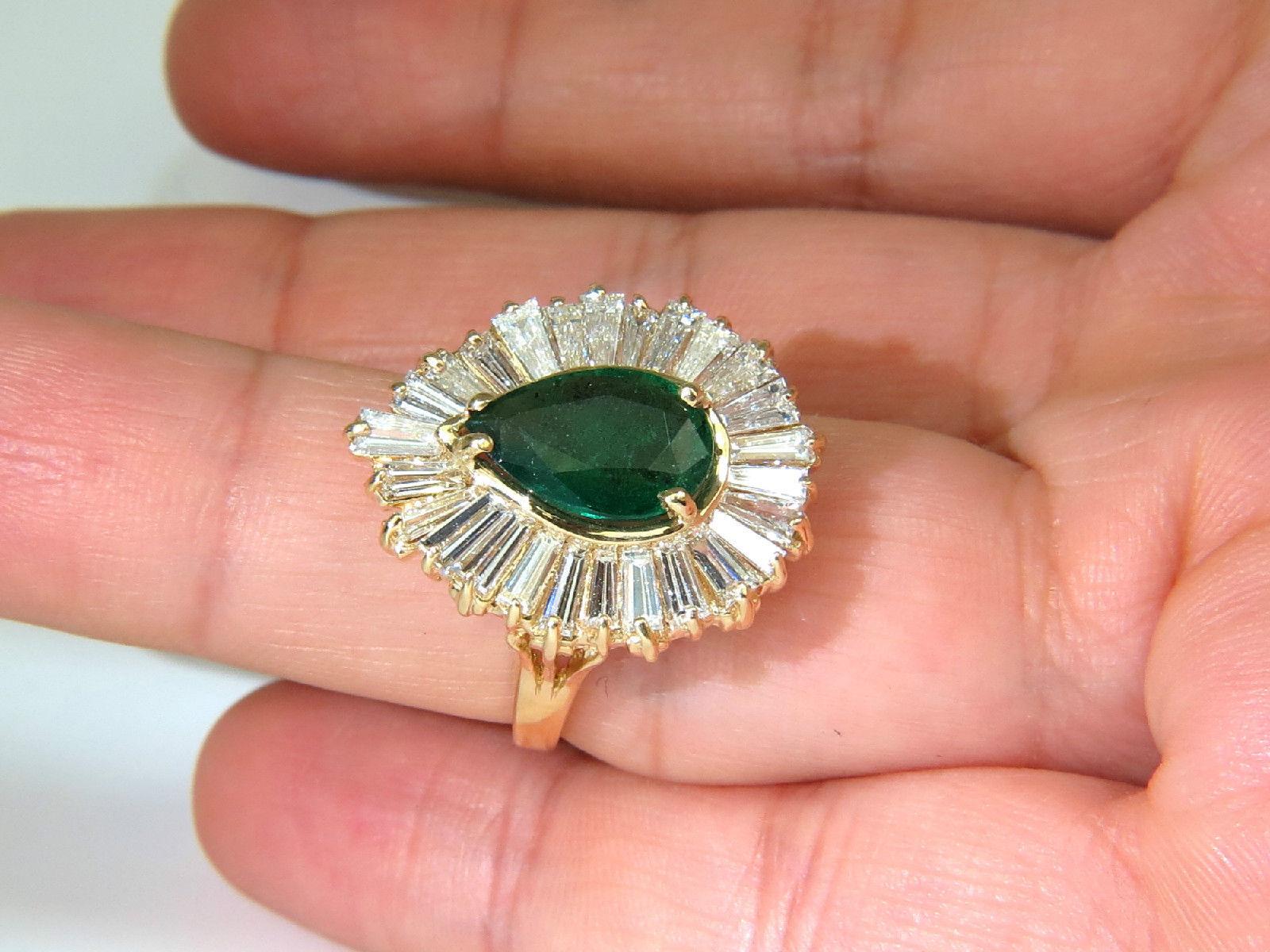 5.35 Carat Natural Emerald Diamond Ring Ballerina Cocktail Cluster 18 Karat Best In New Condition In New York, NY