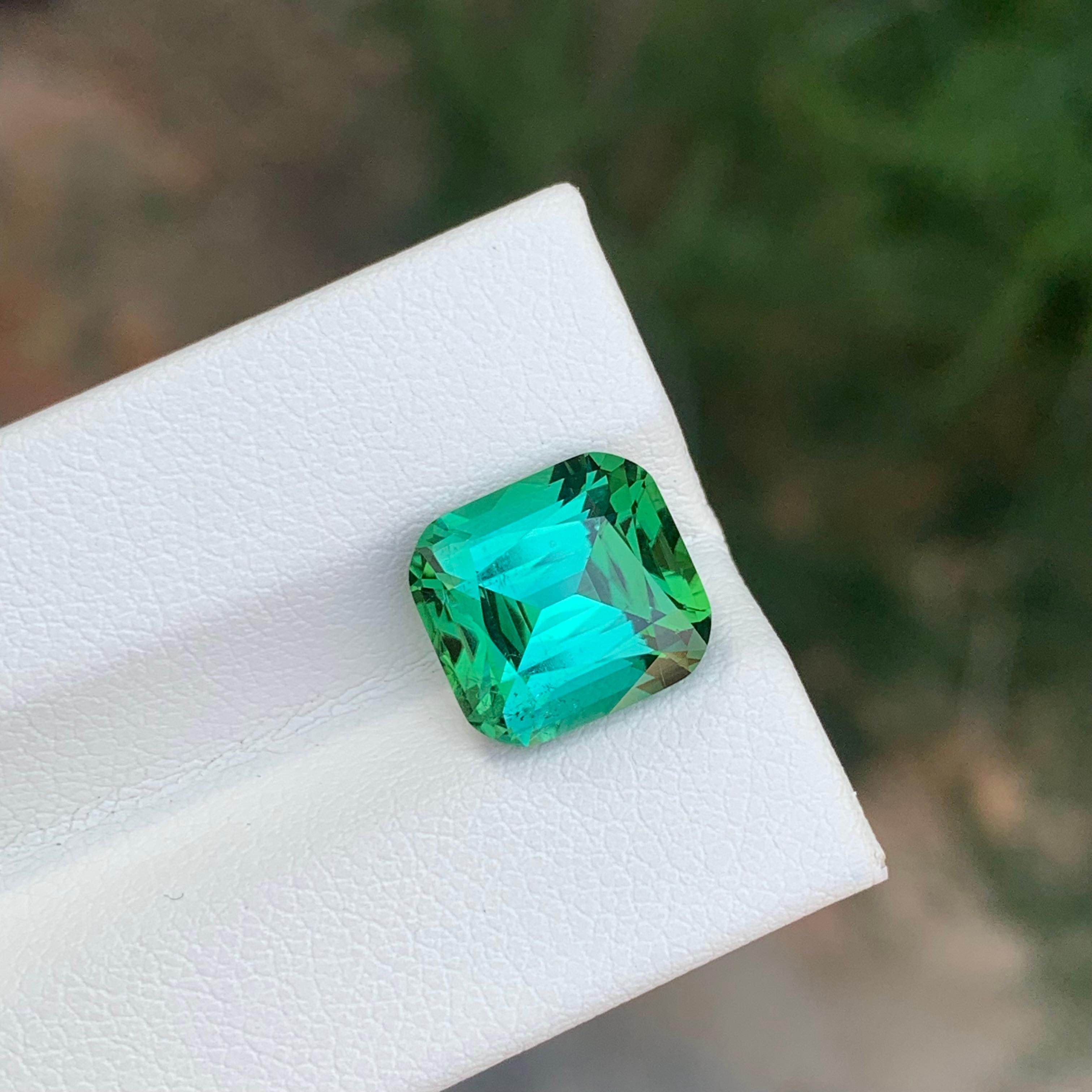 5.35 Carat Natural Loose Green Tourmaline Cushion Shape Gemstone (Tourmaline verte en forme de coussin) Unisexe en vente