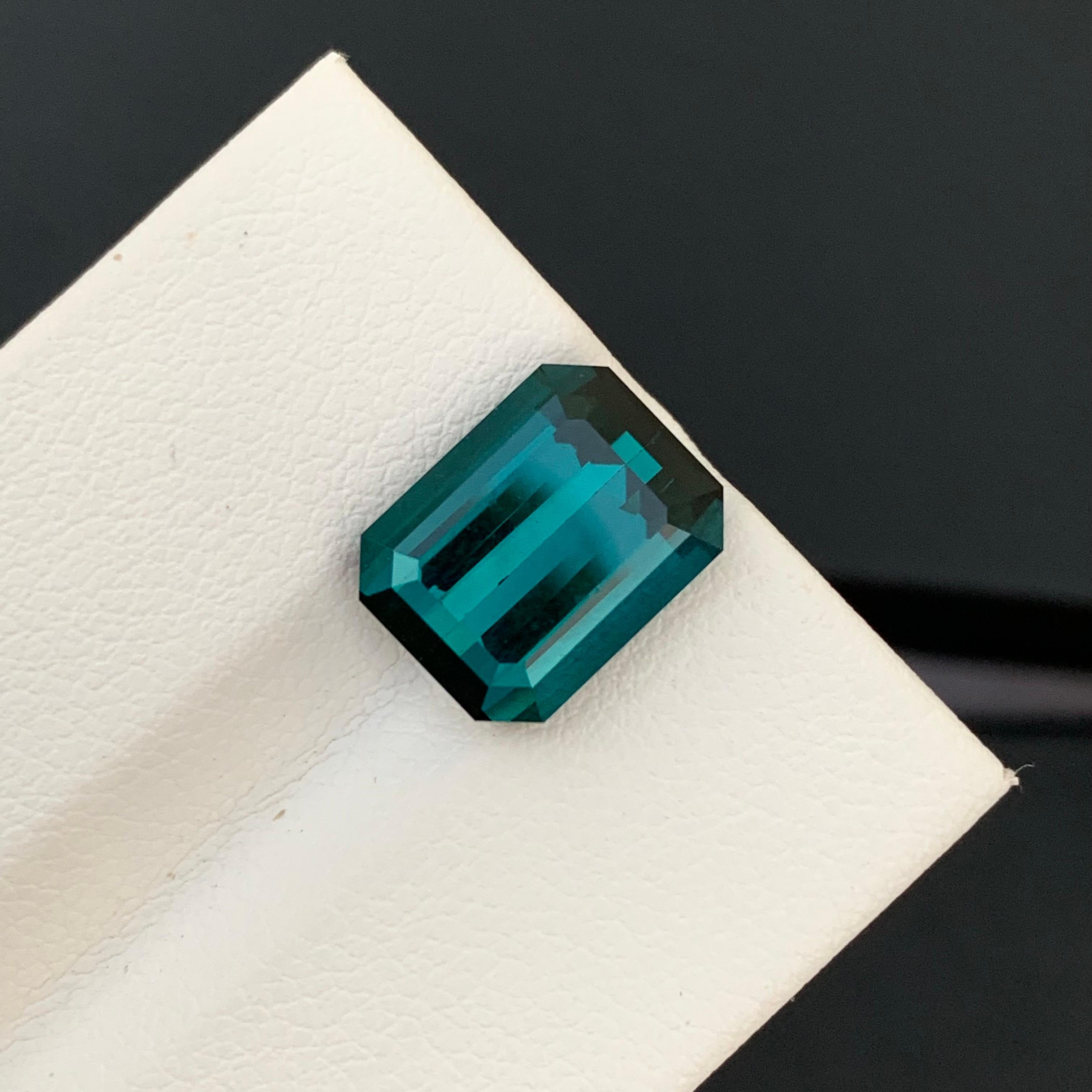 Lose Indicolith Turmalin
Gewicht: 5,35 Karat
Abmessung: 11.3 x 8.7 x 6.2 Mm
Farbe: Blau
Herkunft: Afghanistan
Behandlung: Nicht
Zertifikat: Auf Anfrage

Der Indicolith-Turmalin, der für seine atemberaubenden blauen Farbtöne geschätzt wird, die von