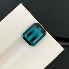 Pierre précieuse en forme d'émeraude, tourmaline indicolite naturelle non sertie de 5.35 carats pour bijoux