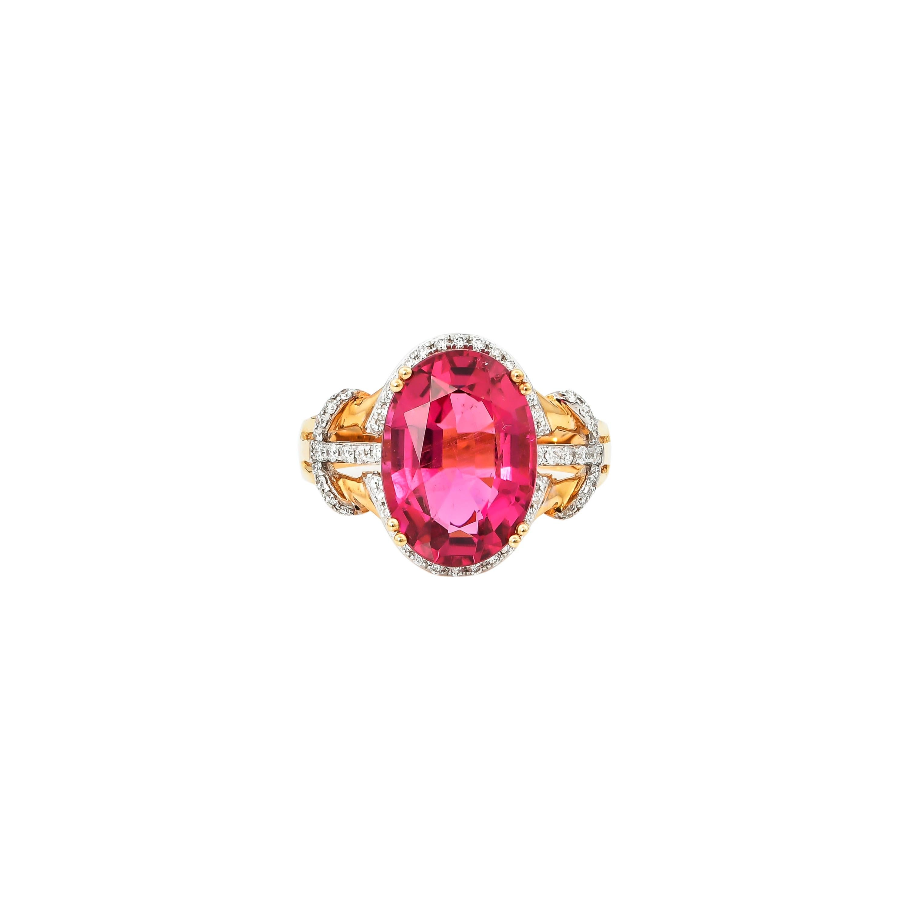 This collection of rings features the most radiant rubelites. These gemstones show a magnificant and regal deep red colour, and the yellow gold and diamond accents makes these pieces a true show stopper. 

Classic rubelite ring in 18K yellow gold