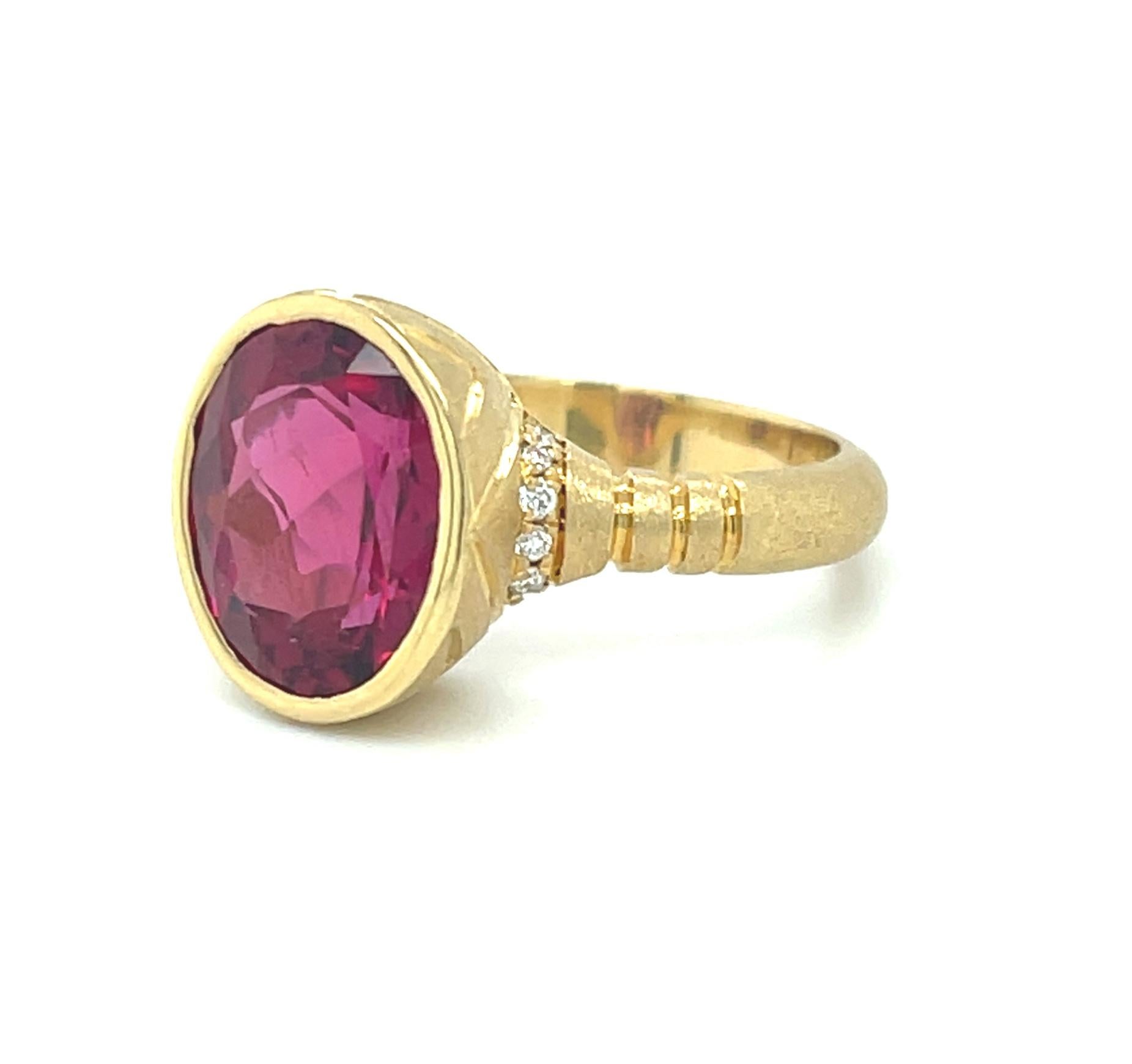 5.35 Carat Rubellite Tourmaline and Diamond Band Ring in 18k Yellow Gold  For Sale 1
