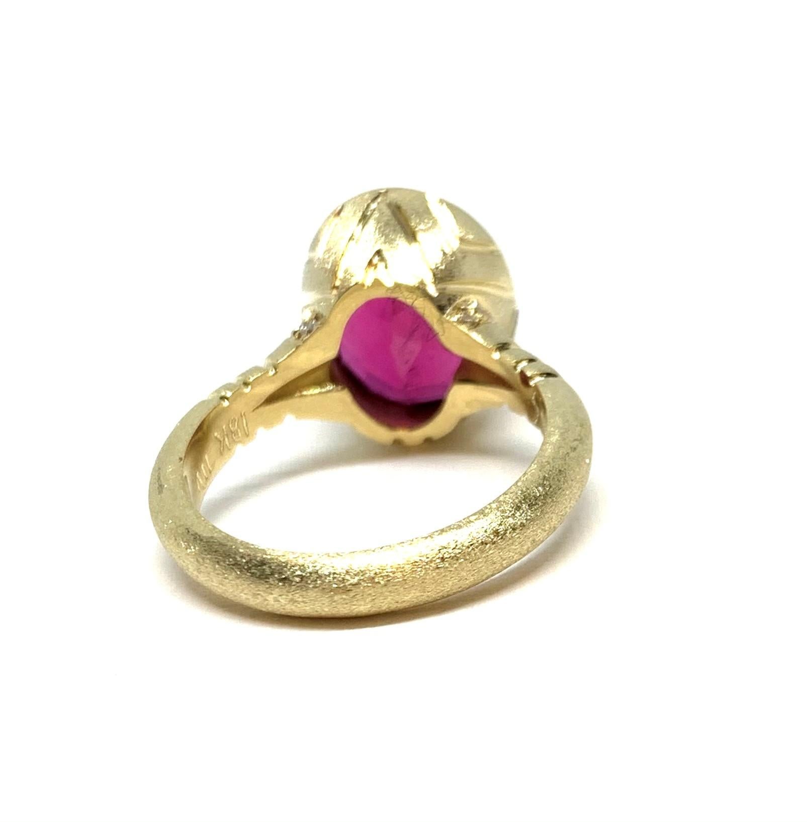 Oval Cut 5.35 Carat Rubellite Tourmaline and Diamond Band Ring in 18k Yellow Gold  For Sale