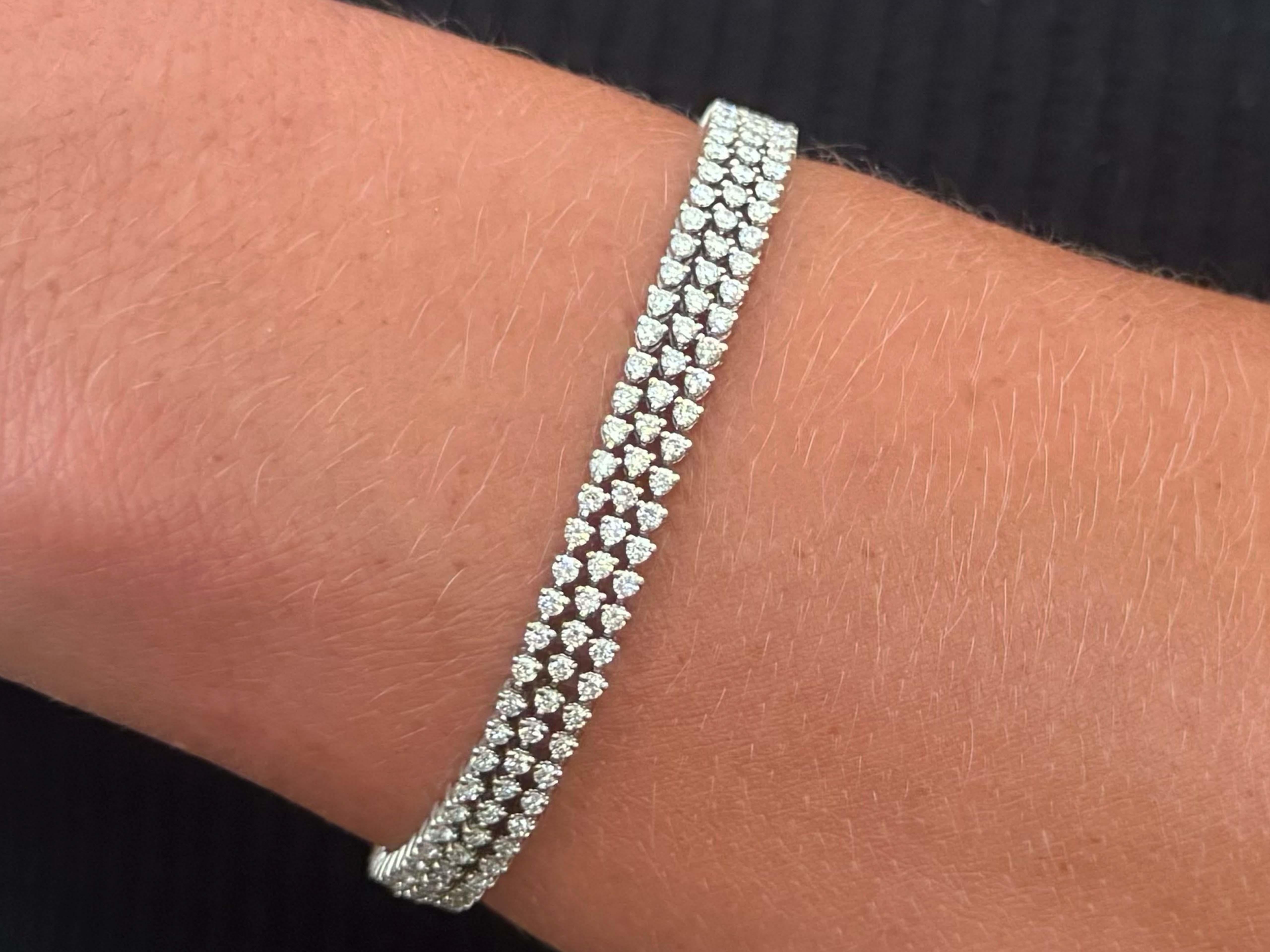 5.35 Carat Triple Row Diamond Tennis Bracelet 18K White Gold (Brillantschliff) im Angebot