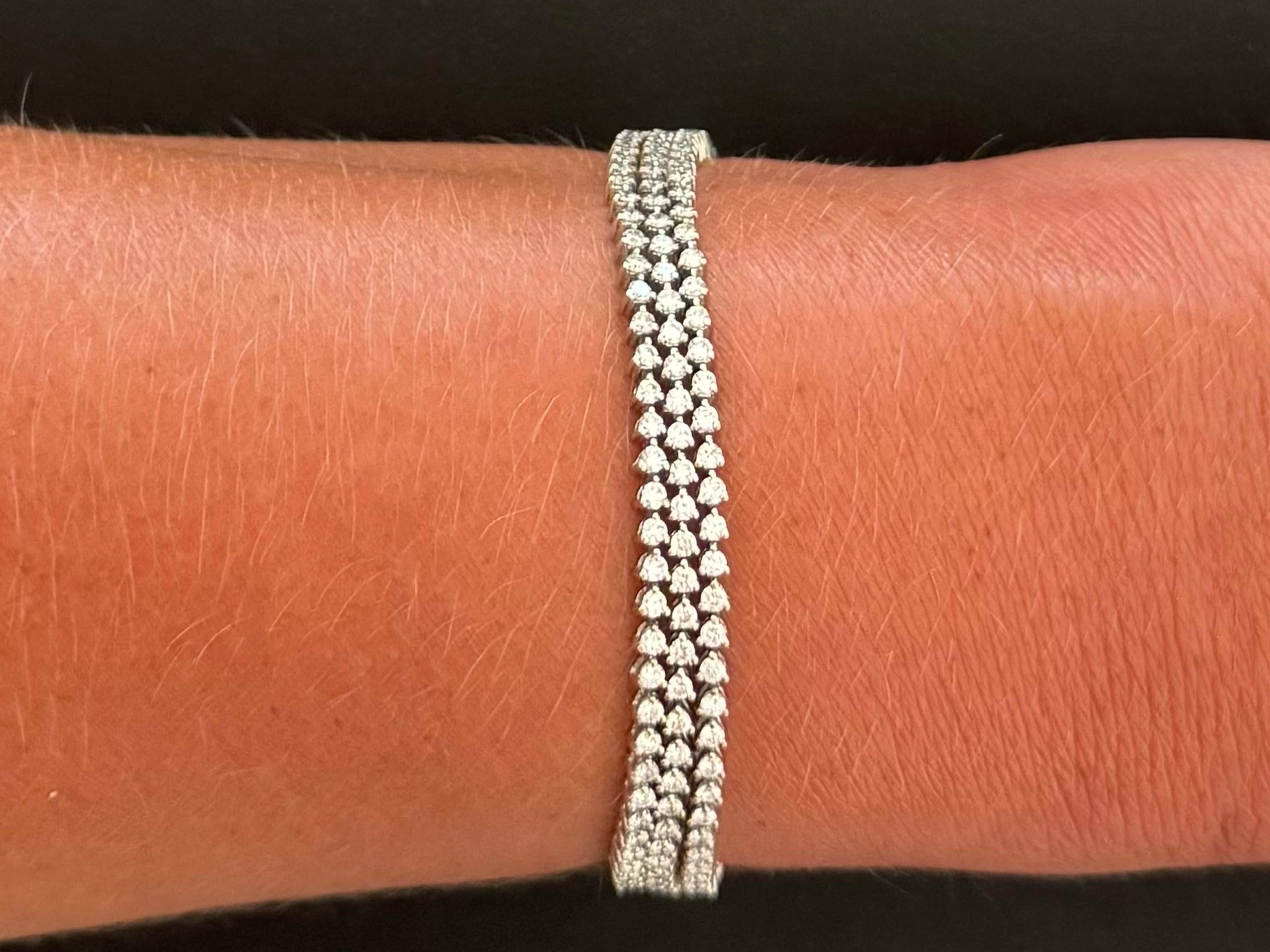 5.35 Carat Triple Row Diamond Tennis Bracelet 18K White Gold im Zustand „Hervorragend“ im Angebot in Honolulu, HI