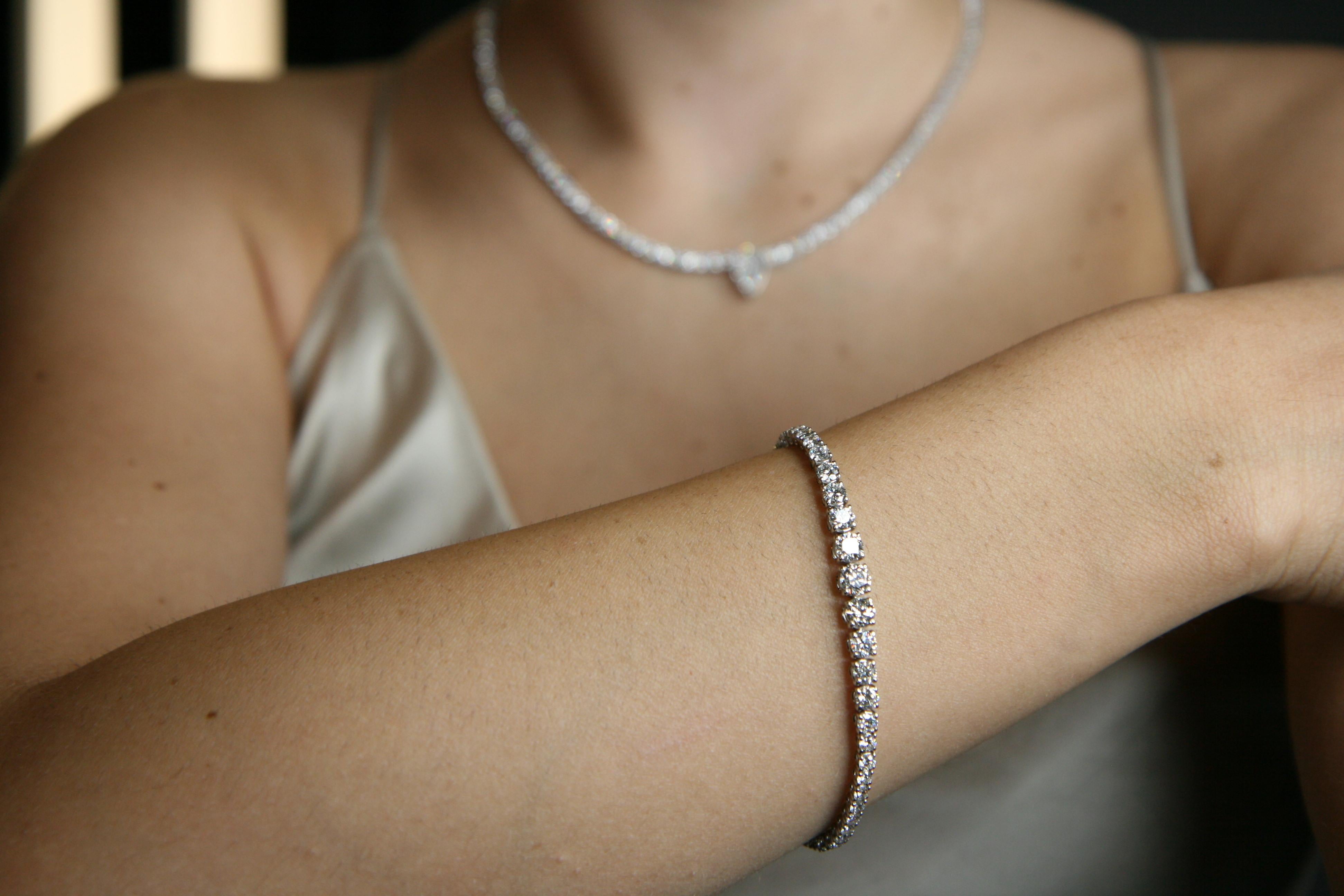 5,35 Karat VS G Weißgold Tennis-Armband mit insgesamt 56 Diamanten im Angebot 3