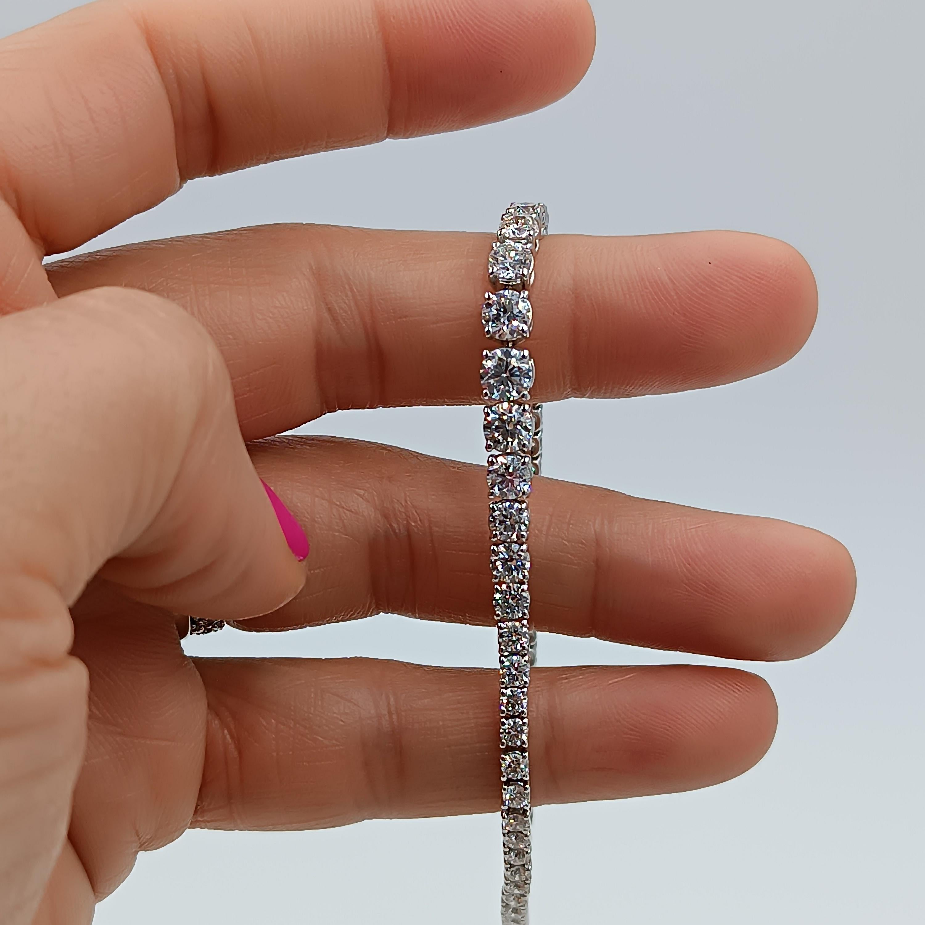 Contemporary 5.35 Carat VS G White Gold Tennis Graded Bracelet Total Diamonds 56 Stones For Sale