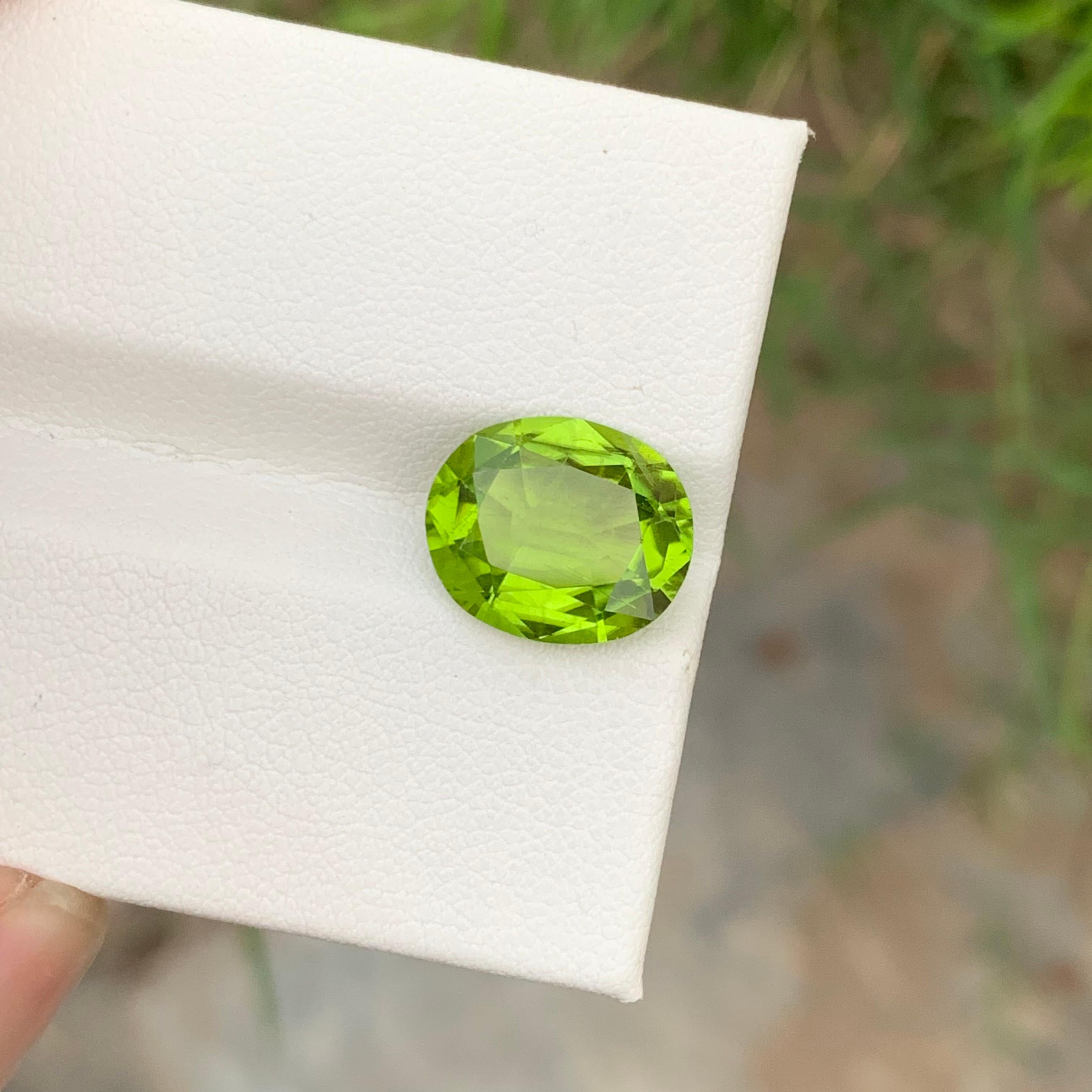 5.35 Carats Natural Apple Green Loose Peridot Gem From Suppart Valley Mine For Sale 5