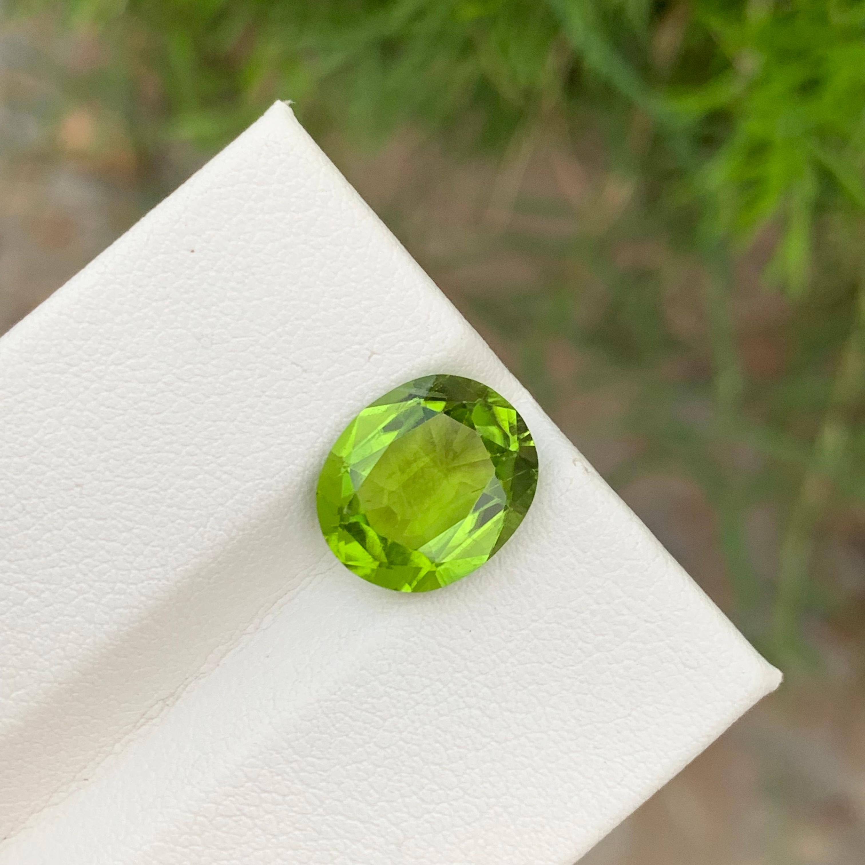 5.35 Carats Natural Apple Green Loose Peridot Gem From Suppart Valley Mine For Sale 7