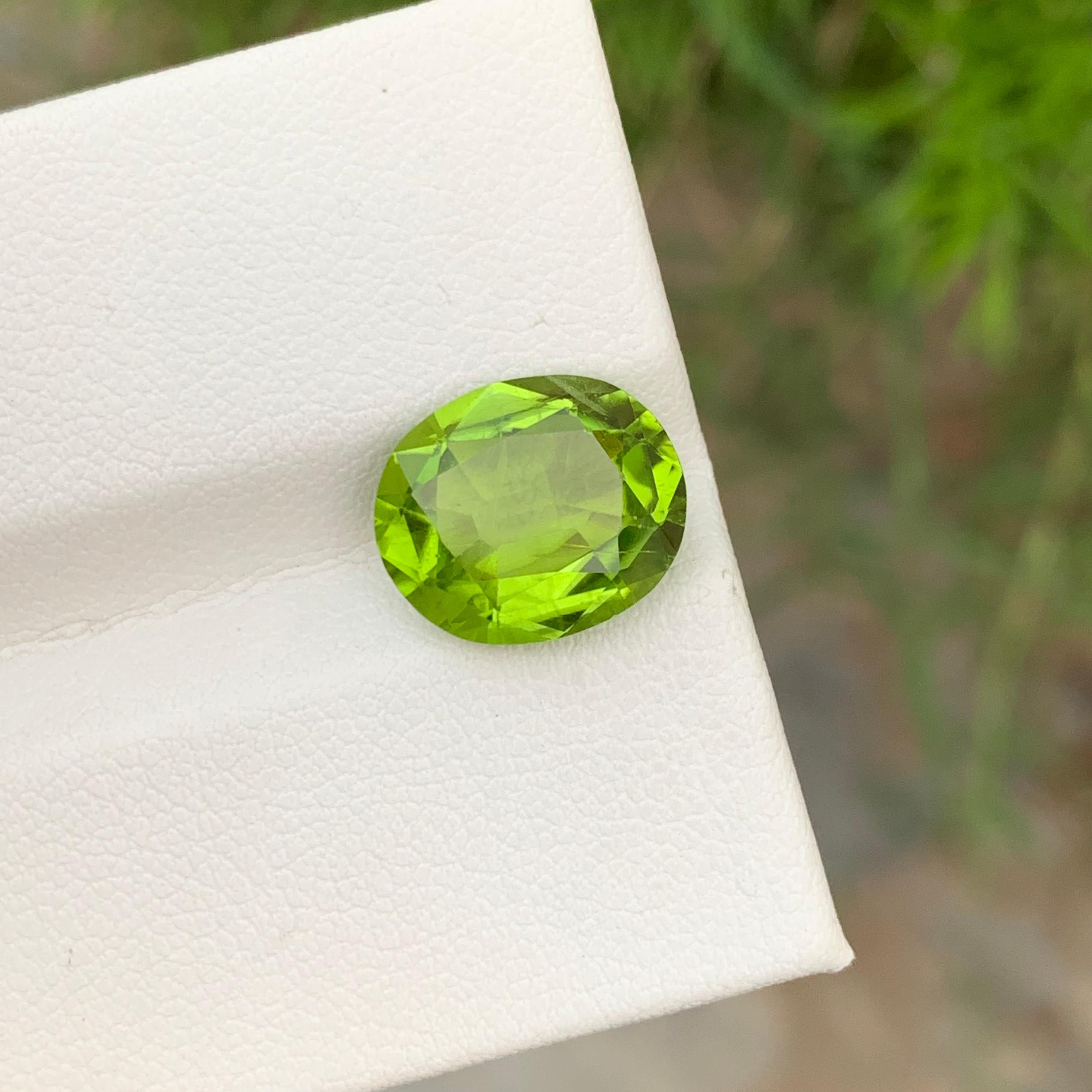 5.35 Carats Natural Apple Green Loose Peridot Gem From Suppart Valley Mine For Sale 8