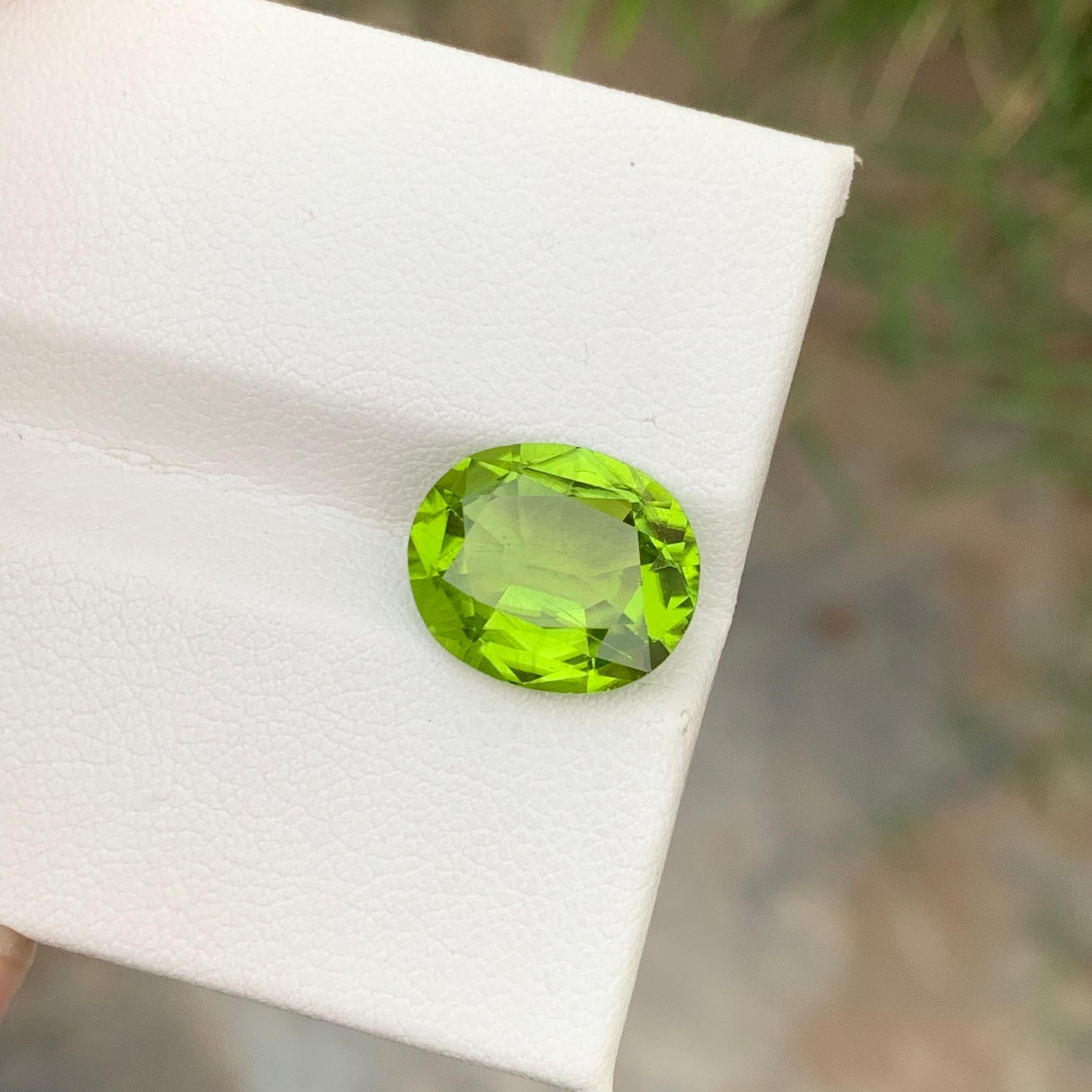 Arts and Crafts 5.35 Carats Natural Apple Green Loose Peridot Gem From Suppart Valley Mine For Sale
