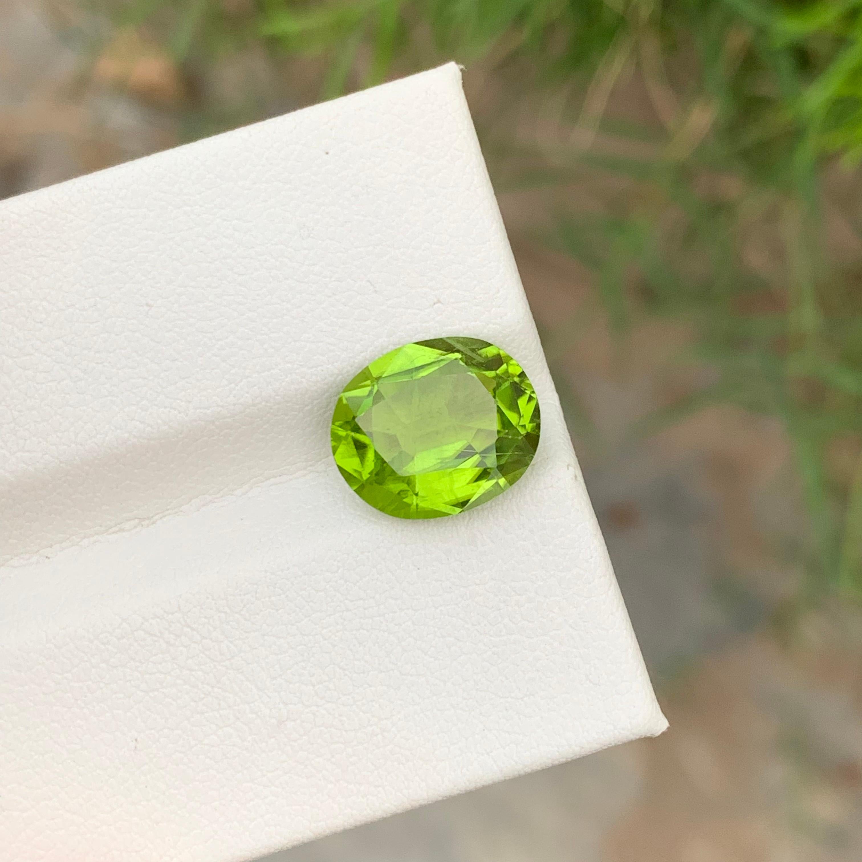 5.35 Carats Natural Apple Green Loose Peridot Gem From Suppart Valley Mine For Sale 3