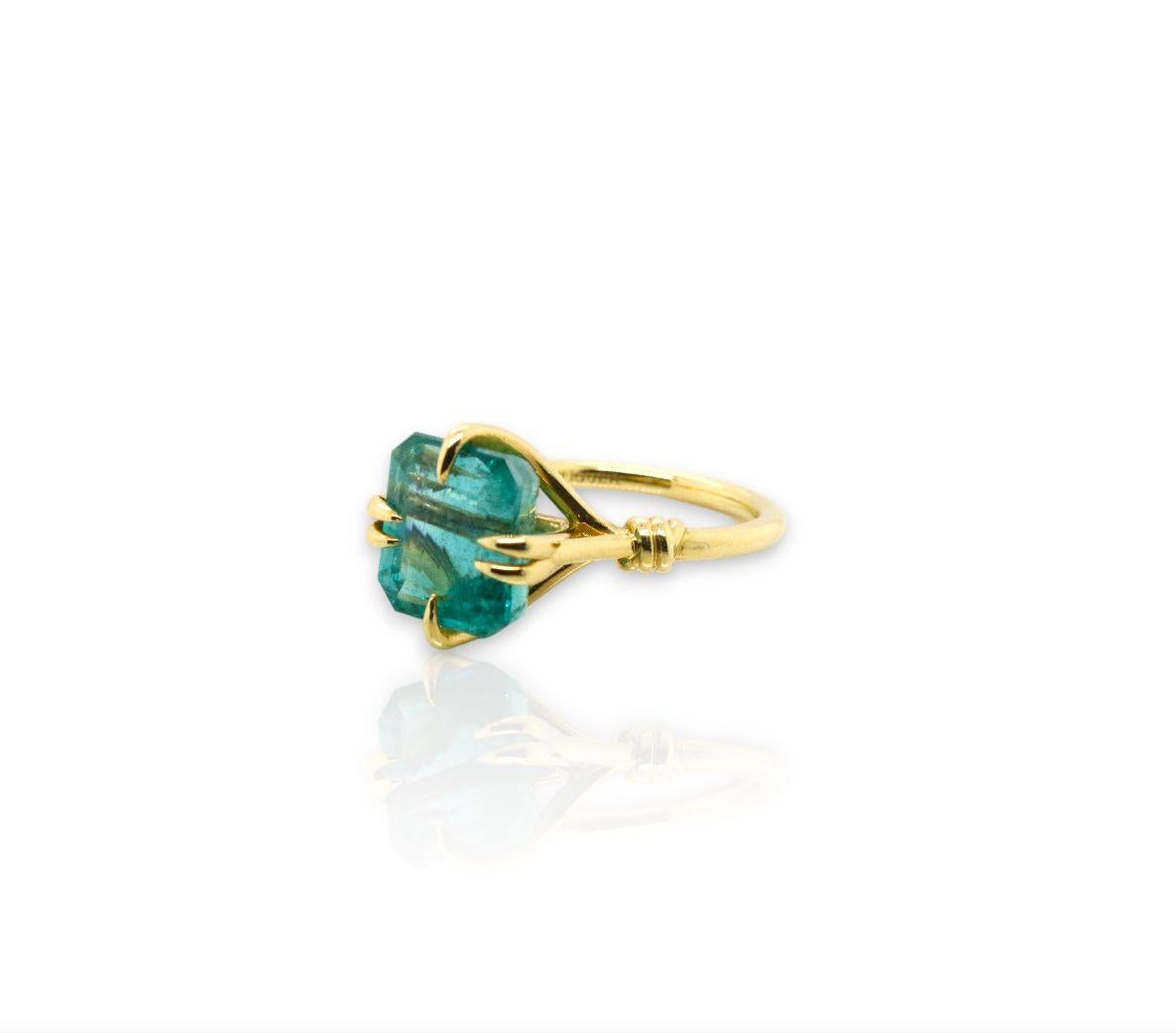 Bague Forget Me Knot en or jaune 18ct avec solitaire en émeraude de 5,35ct en vente 5