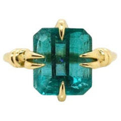 Bague Forget Me Knot en or jaune 18ct avec solitaire en émeraude de 5,35ct