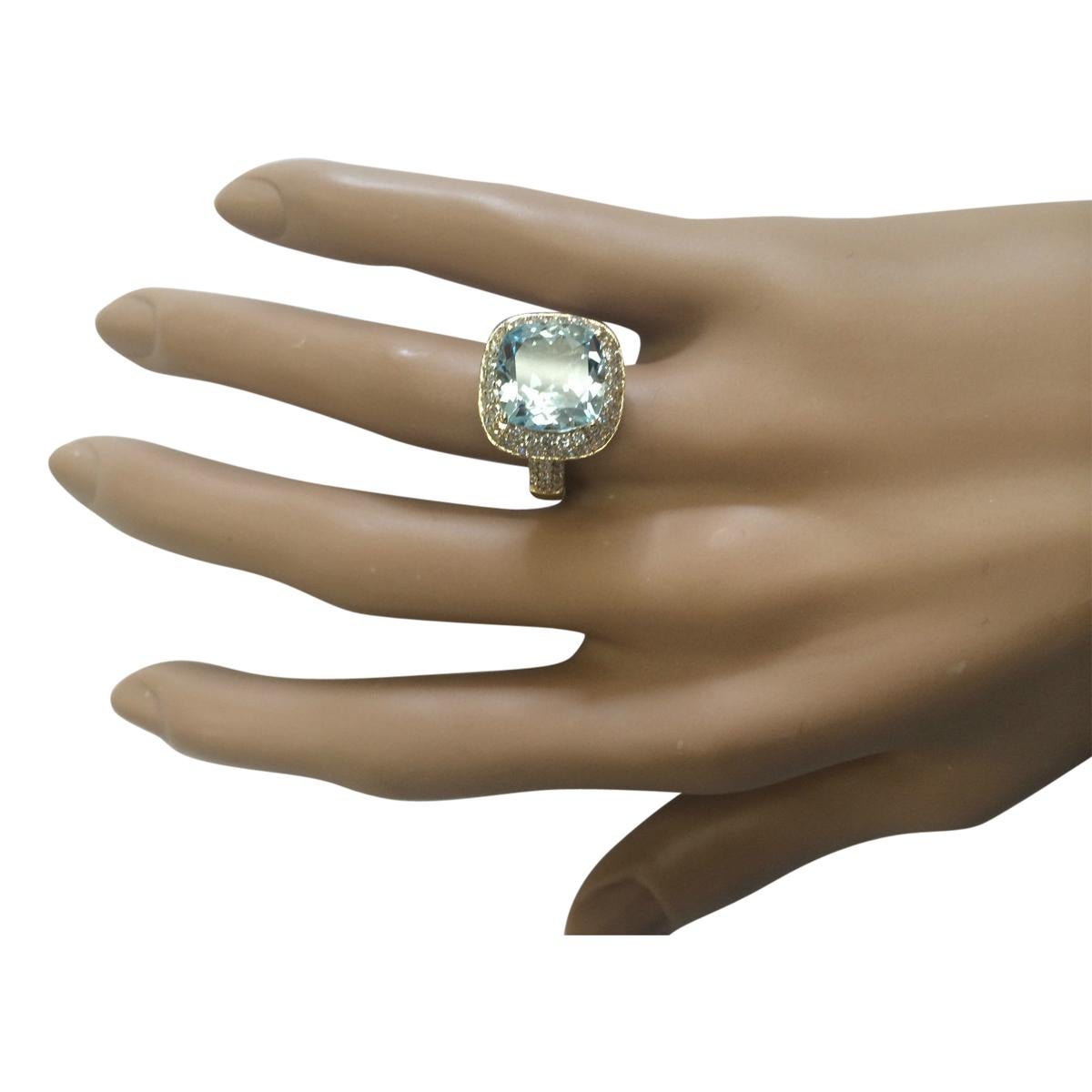 Natural Aquamarine 14 Karat Yellow Gold Diamond Ring In New Condition For Sale In Los Angeles, CA