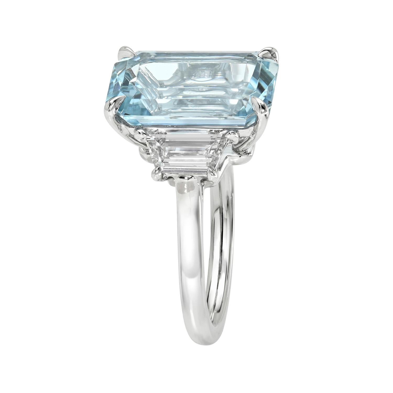 Bague de fiançailles à trois pierres en platine avec aigue-marine et diamant, certifiée GIA, 5,37 carats - Merkaba Jewelry Beverly Hills.

Cette exceptionnelle bague de fiançailles à trois pierres en platine de Merkaba Jewelry Beverly Hilles est