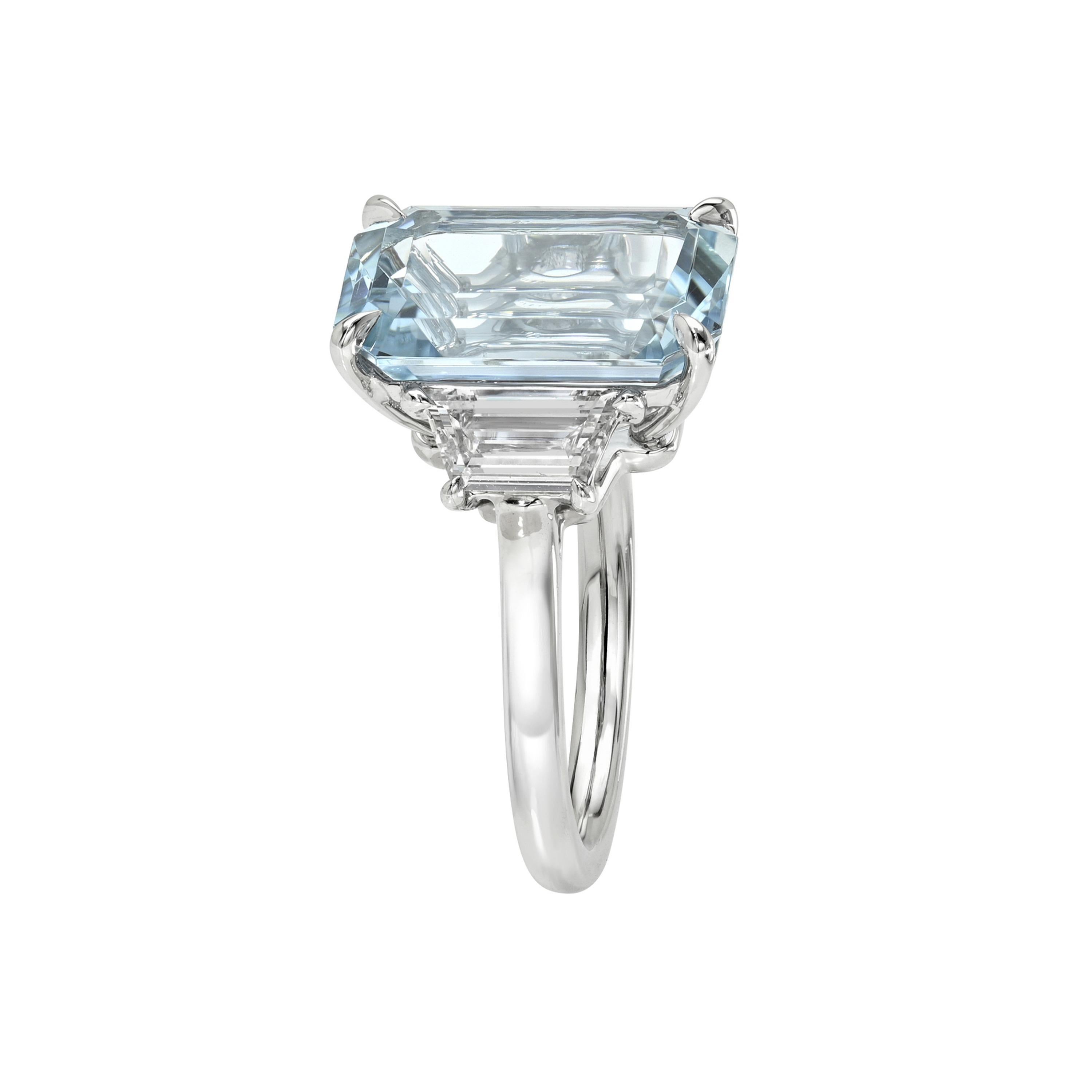 Bague de fiançailles à trois pierres en platine avec aigue-marine et diamant, certifiée GIA, 5,37 carats - Merkaba Jewelry Beverly Hills.

Cette exceptionnelle bague de fiançailles à trois pierres en platine de Merkaba Jewelry Beverly Hilles est