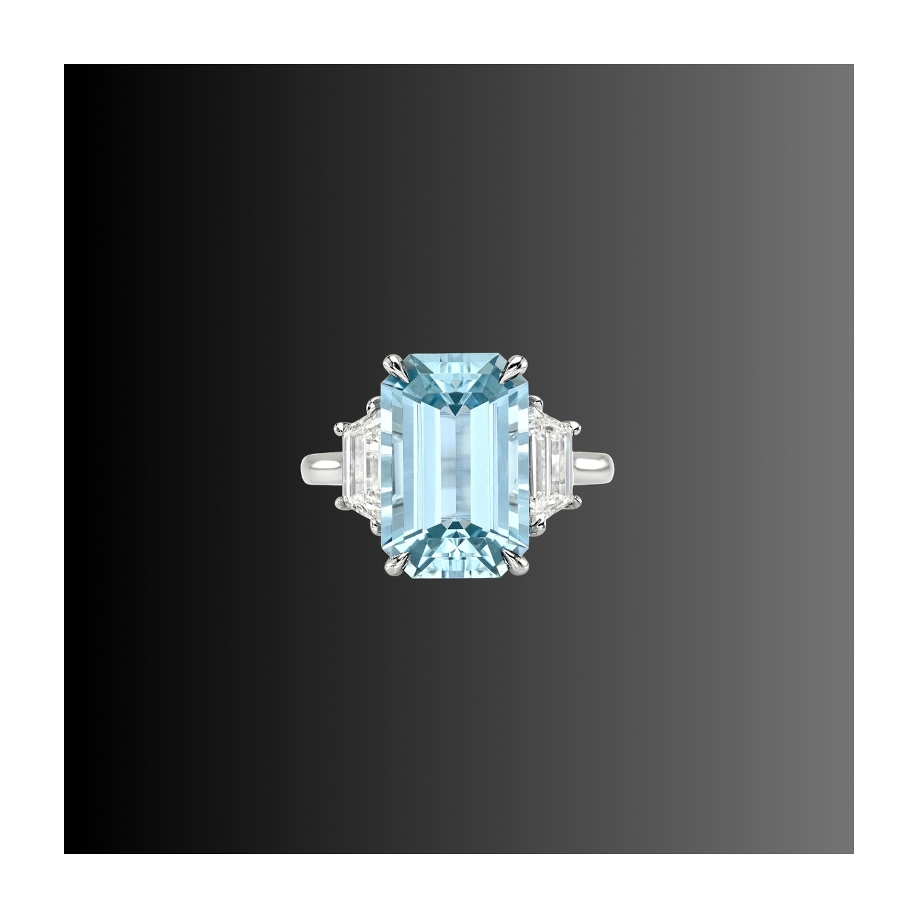 Bague de fiançailles en platine avec aigue-marine brésilienne taillée en émeraude de 5,37 carats et diamant en vente 1
